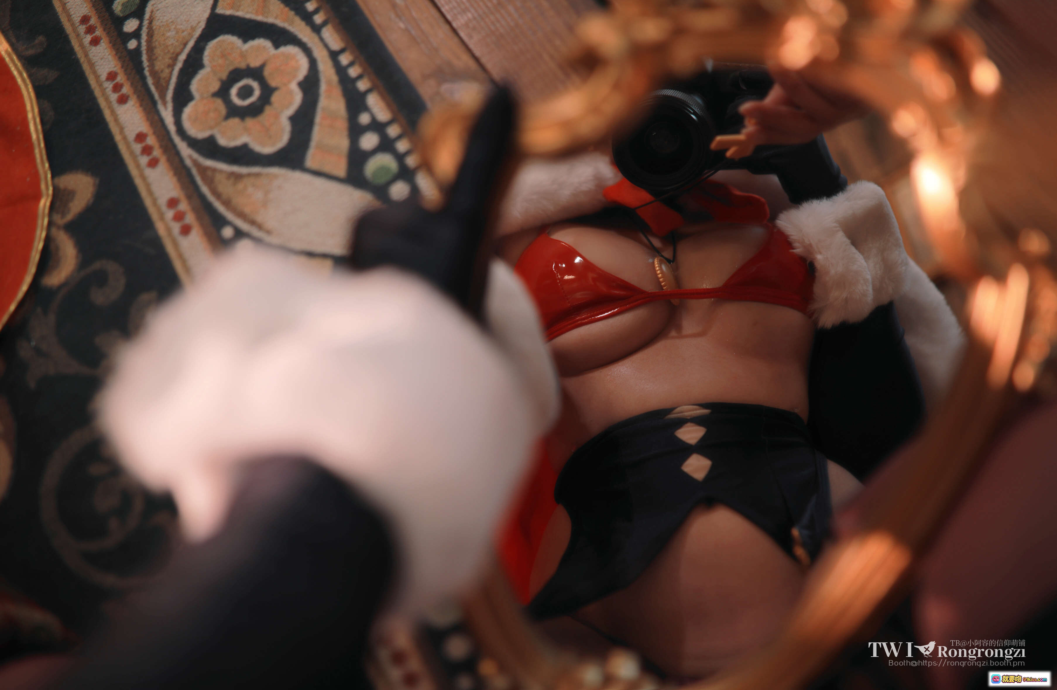 图片[8] - 小容仔咕咕咕w NO.009 魔太郎 Cosplay 红色兔耳比基尼 黑丝吊带 圣诞主题写真 50P高清图集 - 就要吻