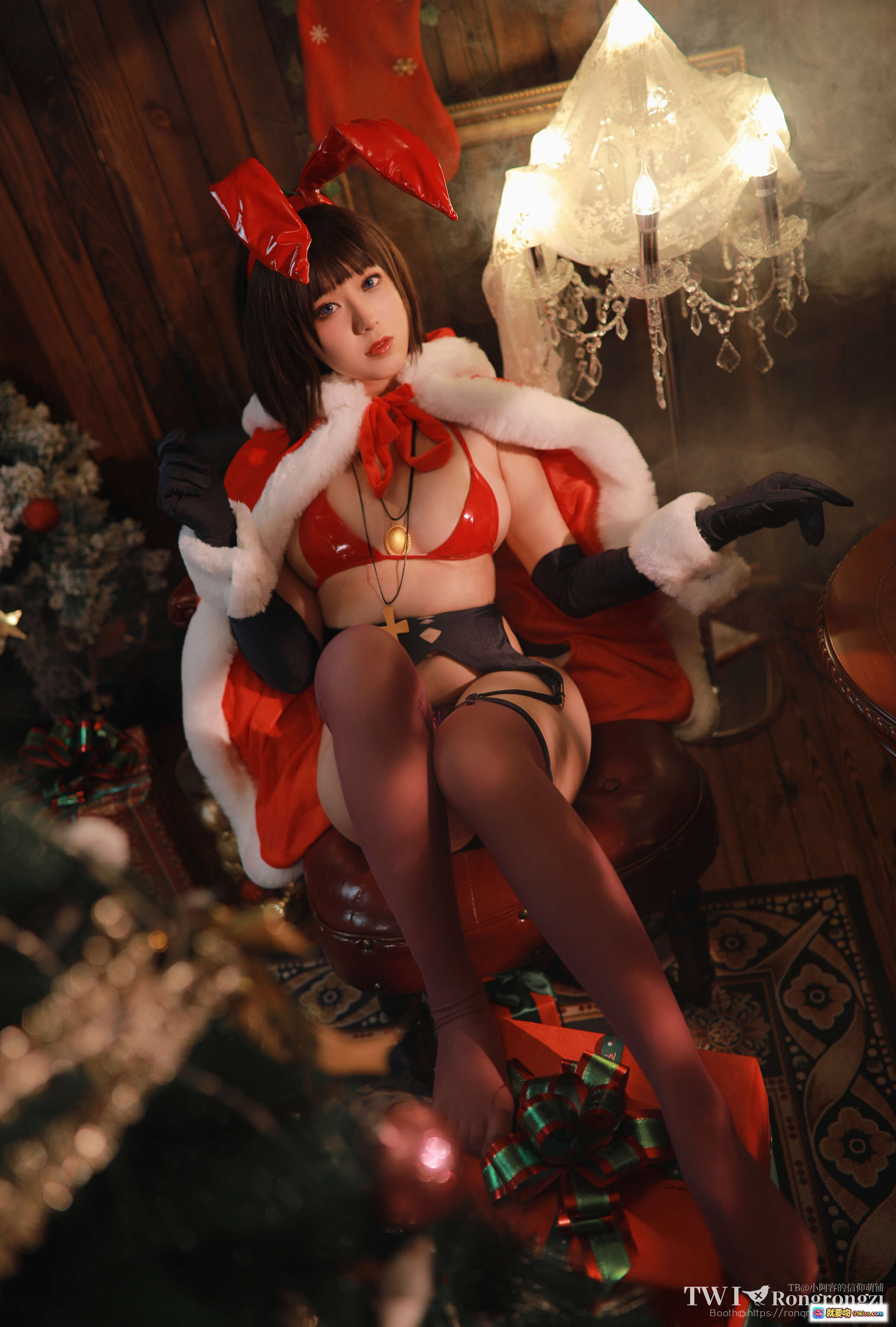 图片[9] - 小容仔咕咕咕w NO.009 魔太郎 Cosplay 红色兔耳比基尼 黑丝吊带 圣诞主题写真 50P高清图集 - 就要吻