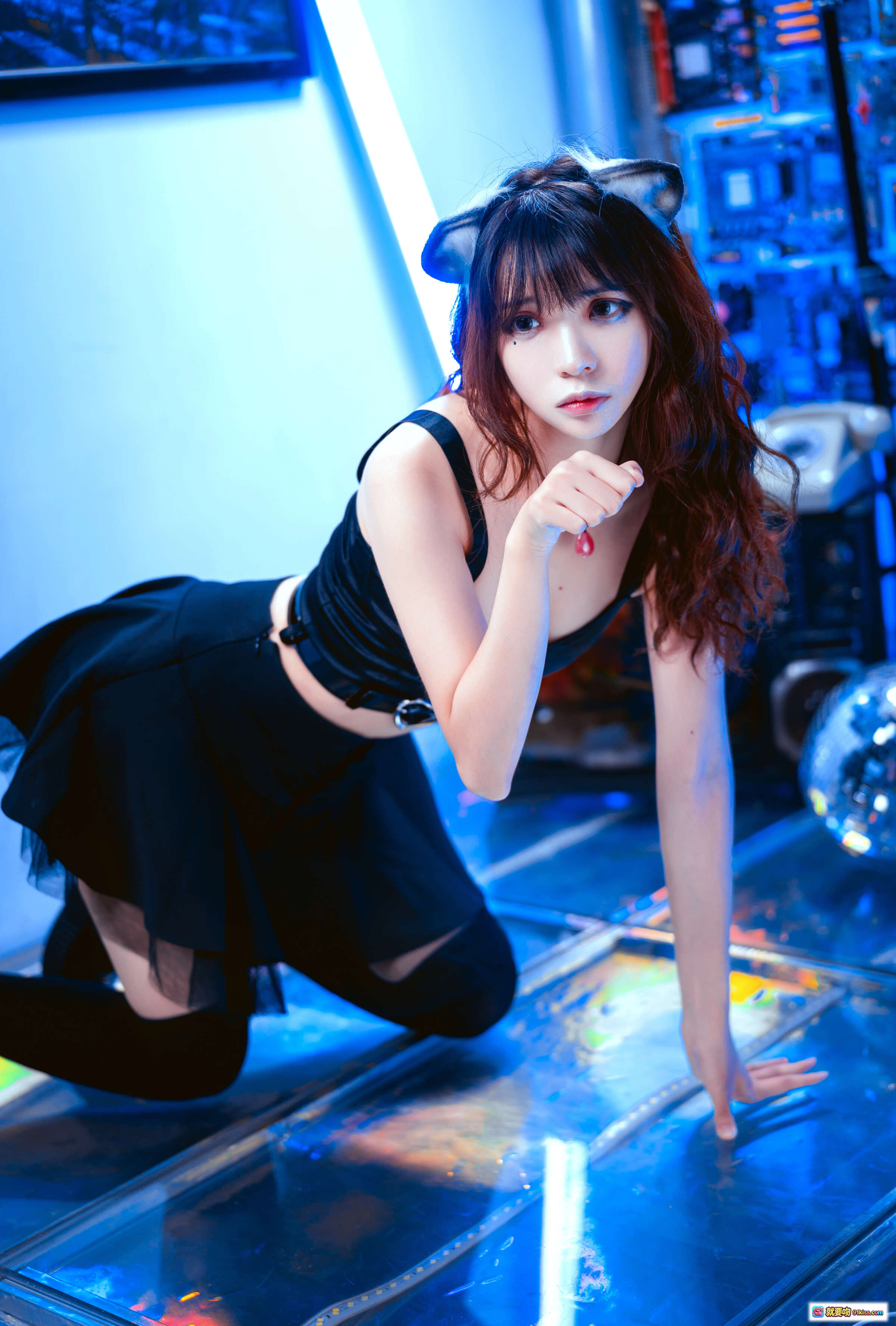 图片[8] - 疯猫ss NO.030 幻象蓝猫写真 28P 254MB 黑裙猫耳少女 蓝光氛围感 猫系甜酷风 高清摄影集 - 就要吻