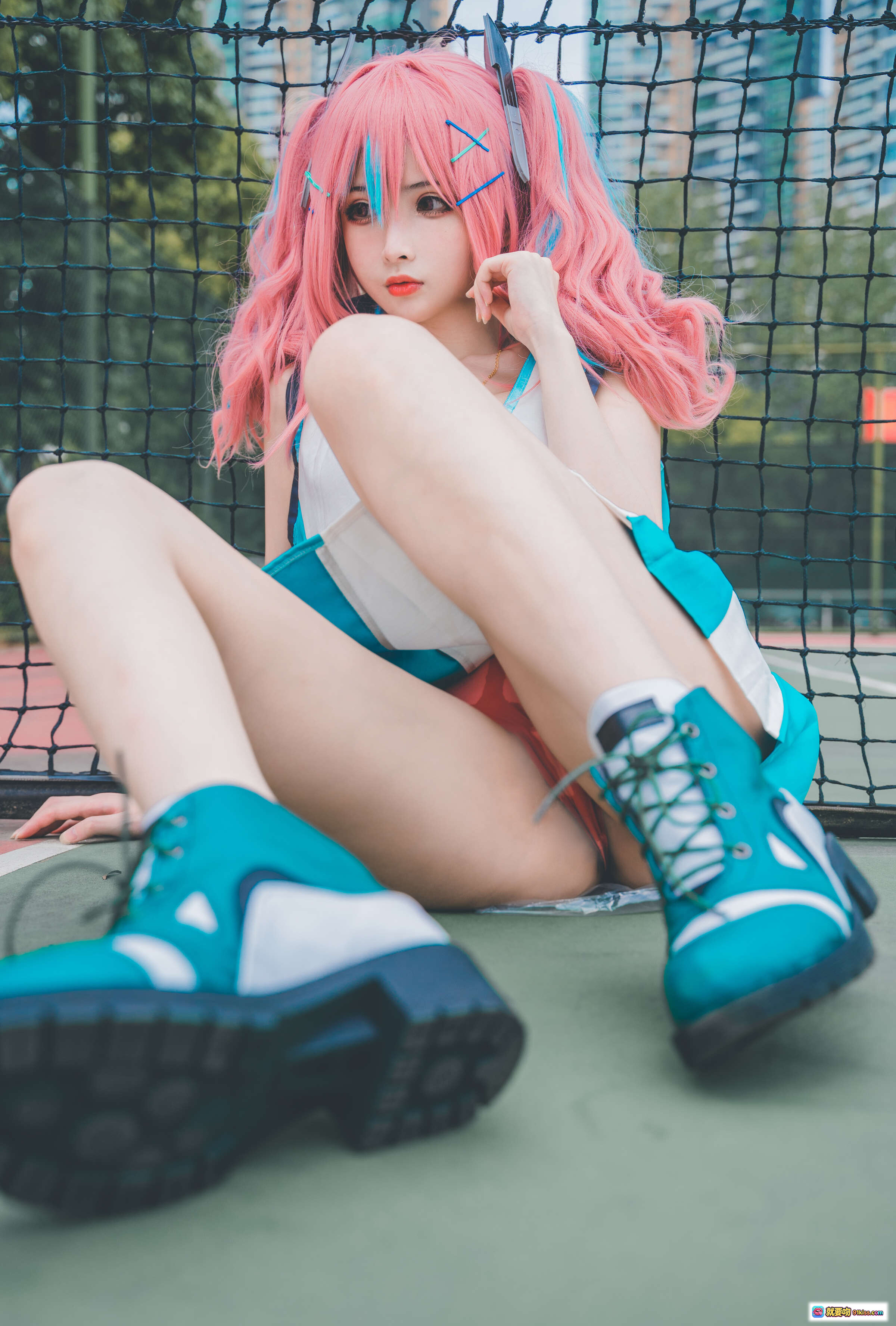 图片[9] - rioko凉凉子NO.048布莱默顿COS写真｜粉蓝双马尾少女网球裙户外拍摄｜20P高清图集 - 就要吻