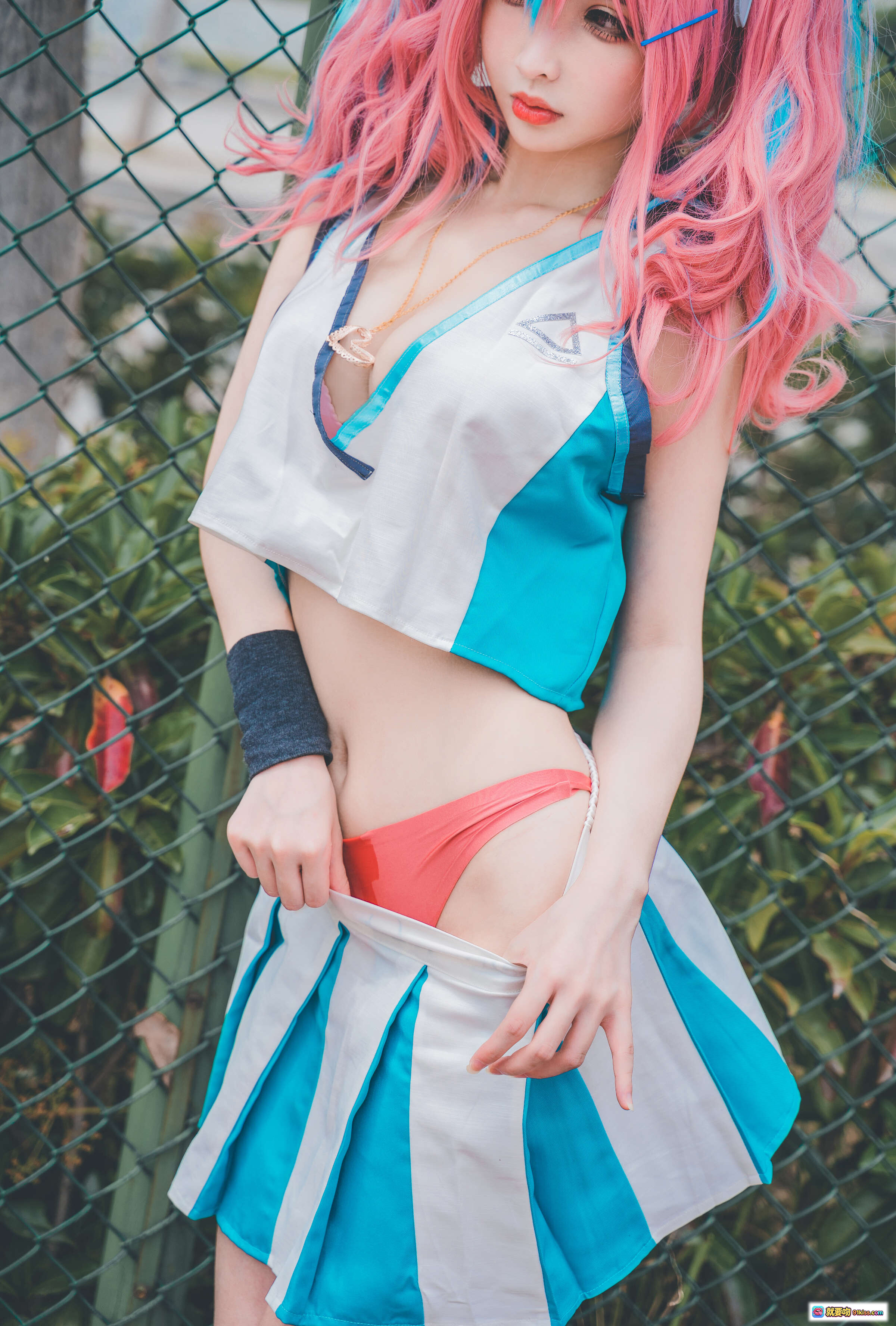 图片[4] - rioko凉凉子NO.048布莱默顿COS写真｜粉蓝双马尾少女网球裙户外拍摄｜20P高清图集 - 就要吻