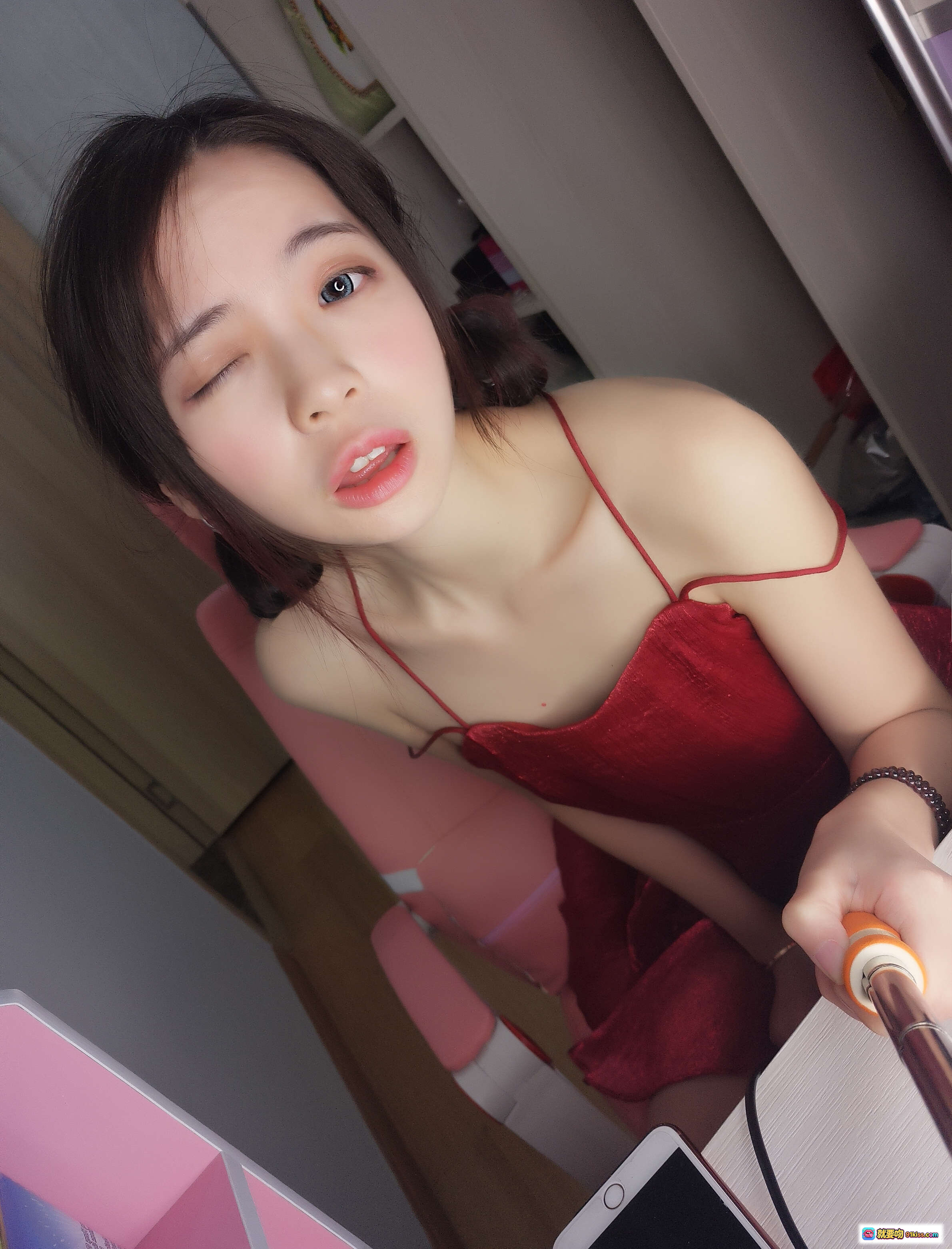 图片[8] - 疯猫ss NO.076 红裙写真 甜美 wink 自拍美少女 室内私房吊带裙 16P高清图集 - 就要吻