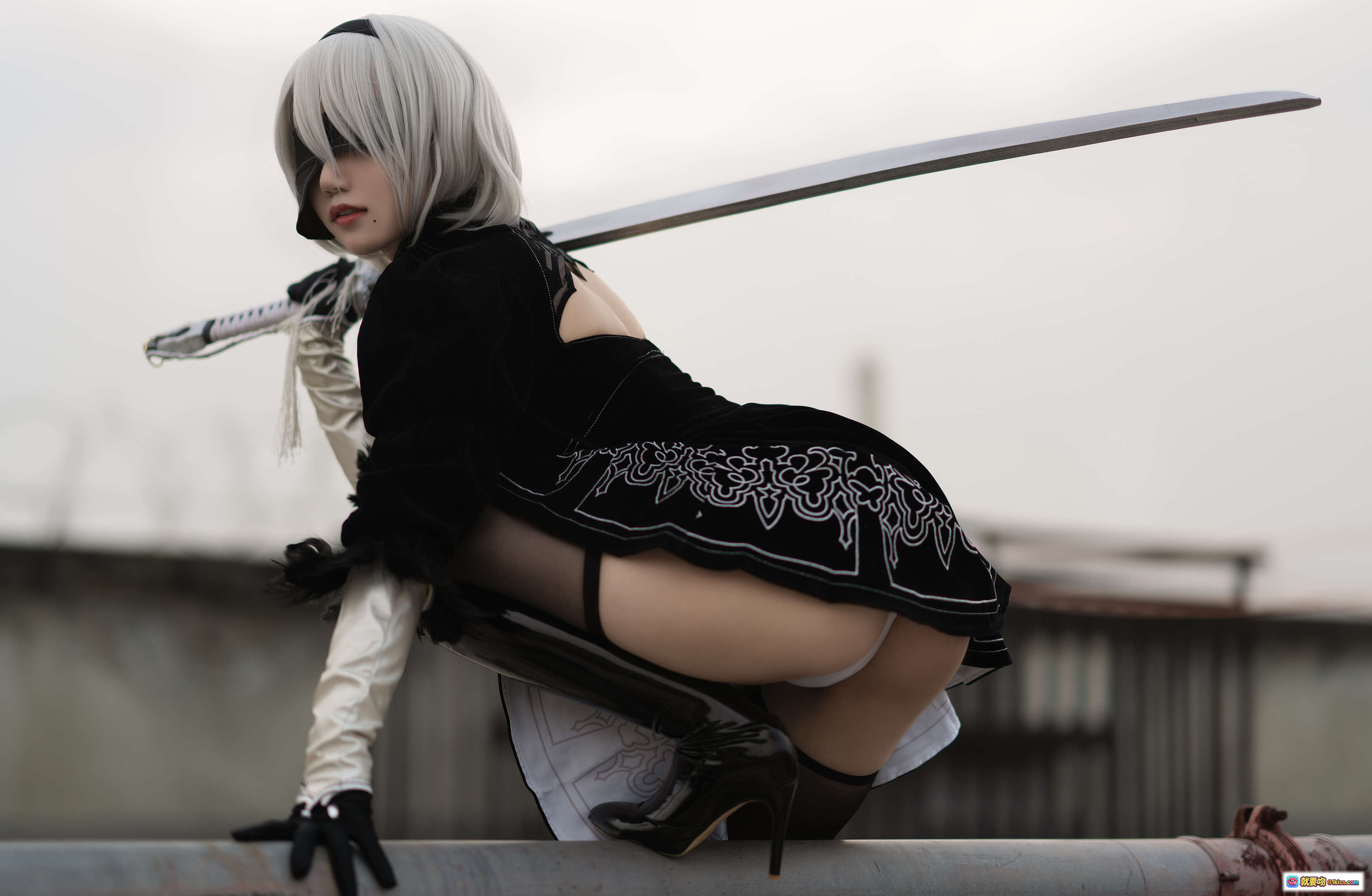 图片[5] - 小仓千代cos 2B原皮写真 | 黑丝蕾丝战衣 | 白发持剑姿势 | 8月舰长特辑NO.011 | 20P高清图集 - 就要吻