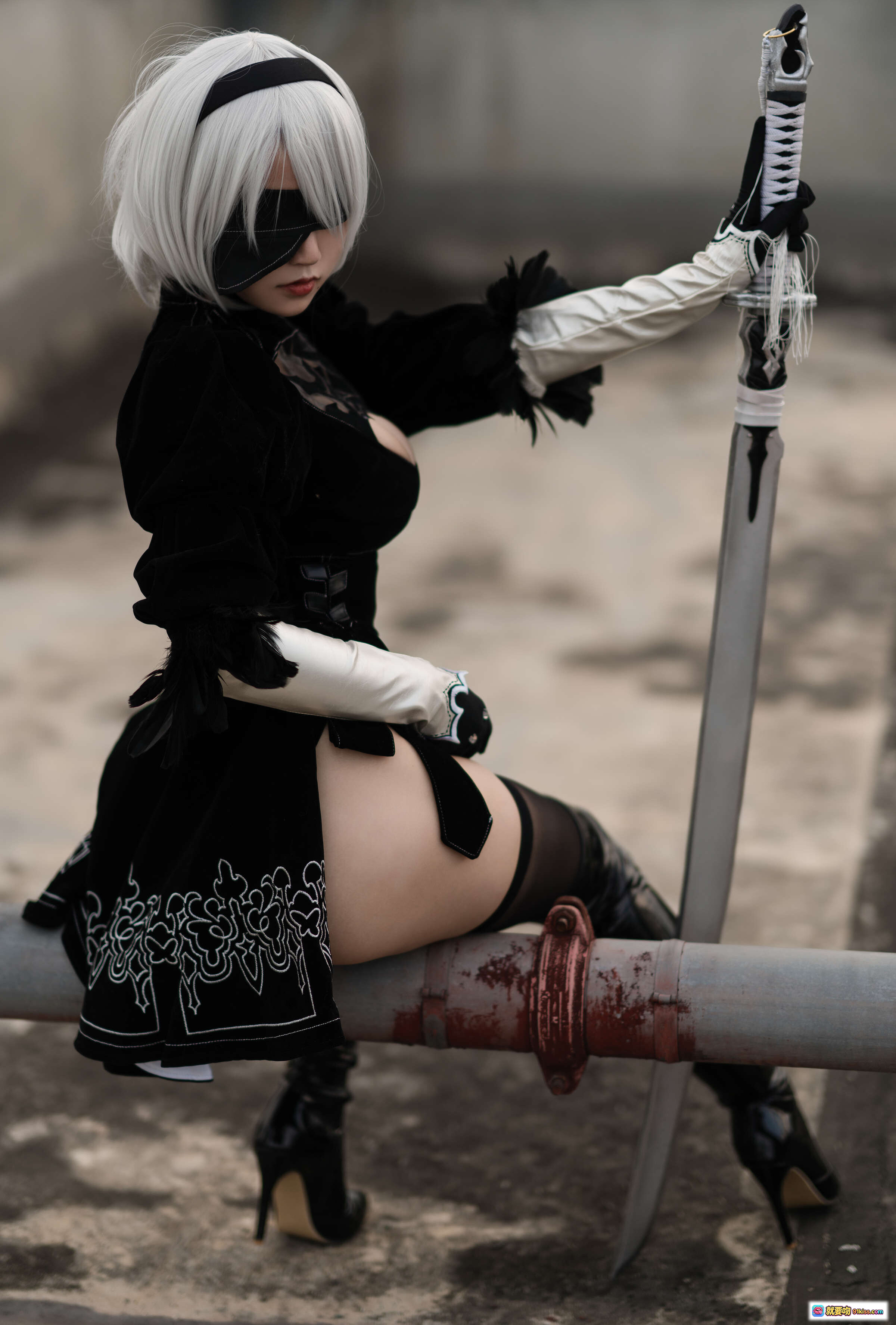 图片[9] - 小仓千代cos 2B原皮写真 | 黑丝蕾丝战衣 | 白发持剑姿势 | 8月舰长特辑NO.011 | 20P高清图集 - 就要吻