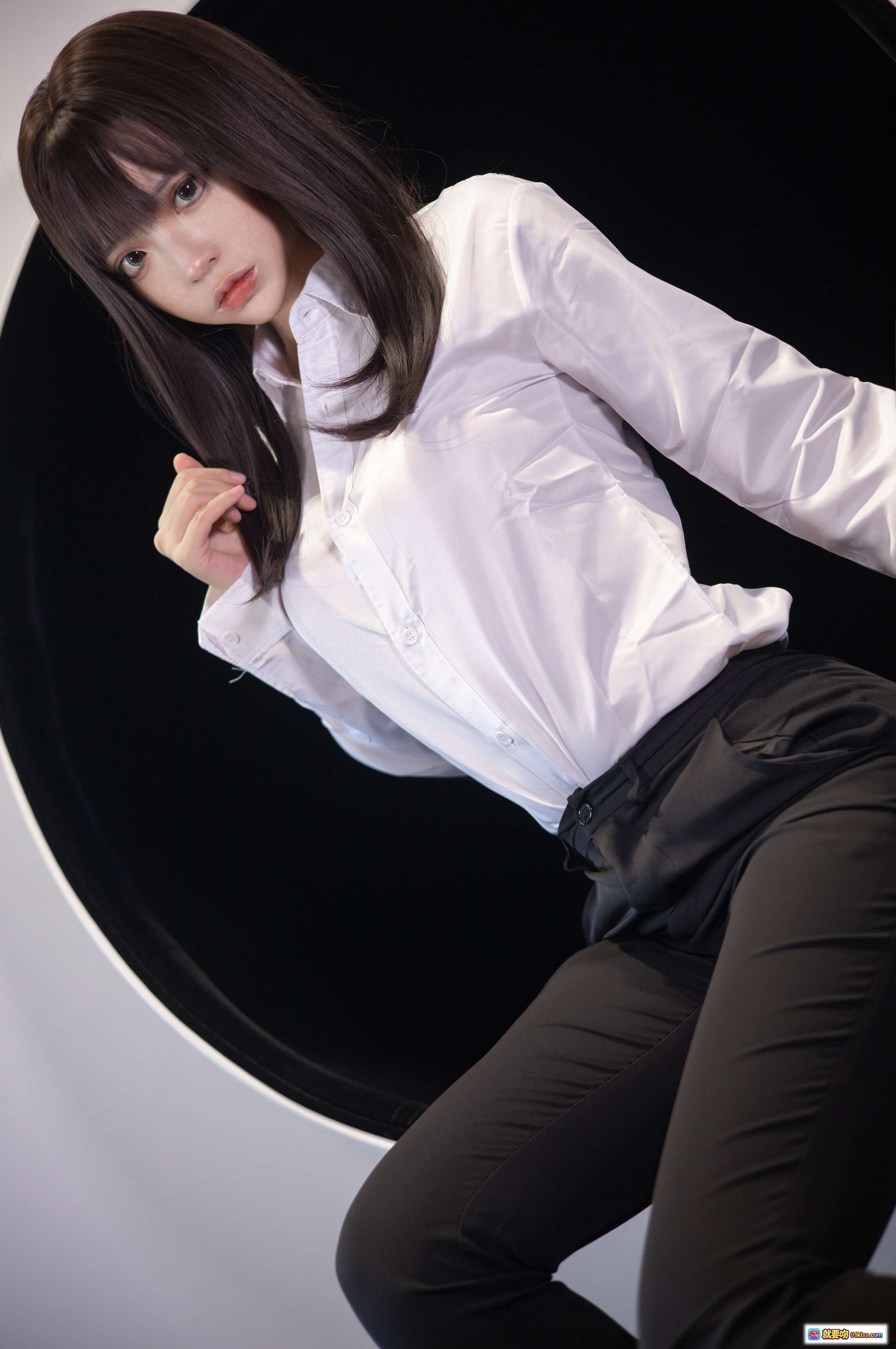 图片[5] - 疯猫ss NO.113 职业OL写真 40P高清图集 白衬衫黑裤性感坐姿 优雅职场风 美女私房照 - 就要吻