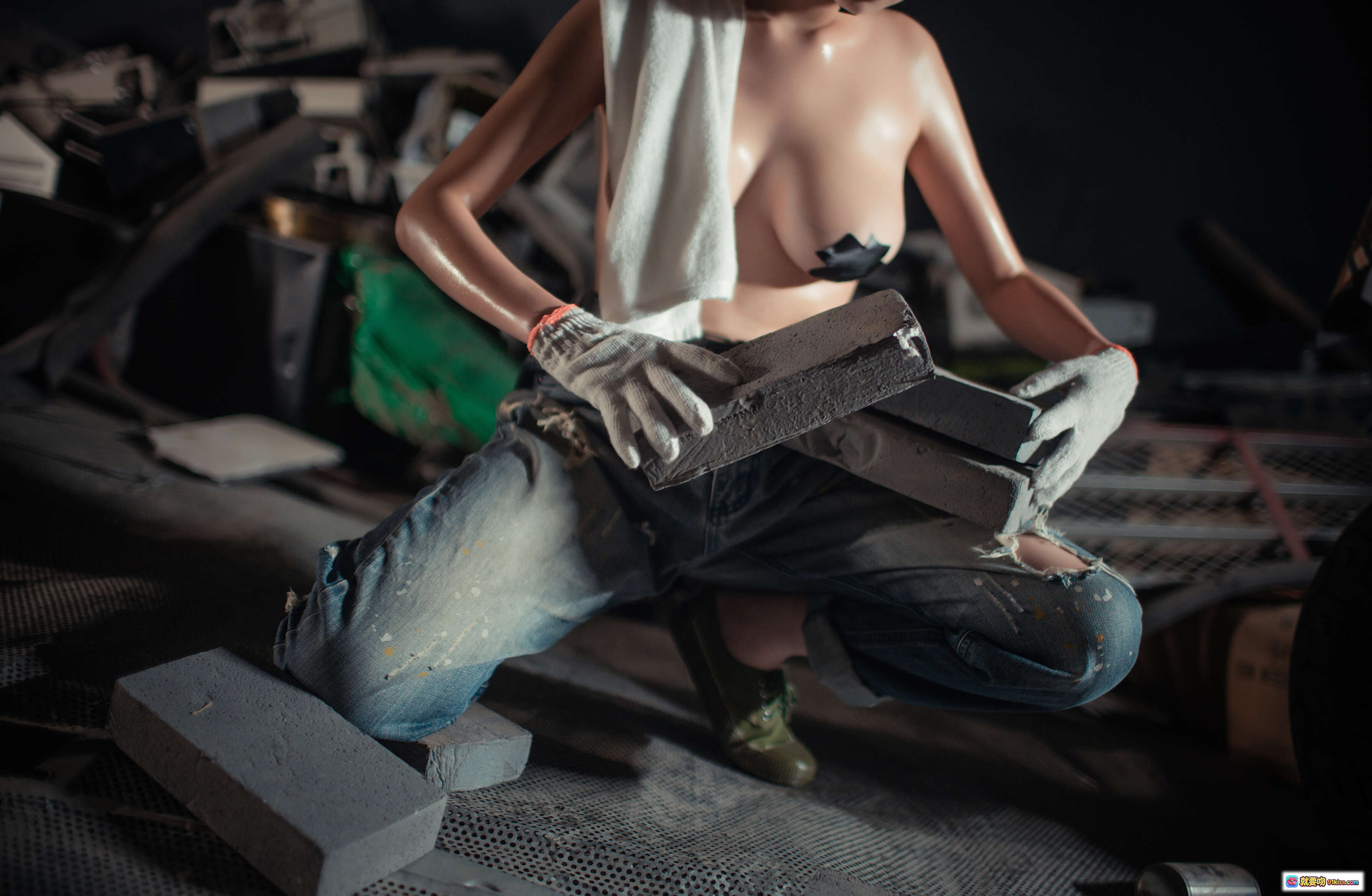 图片[10] - 奈汐酱NO.014 工人主题写真 黄色安全帽 白毛巾搭肩 背影湿身牛仔裤 35P高清图集 - 就要吻