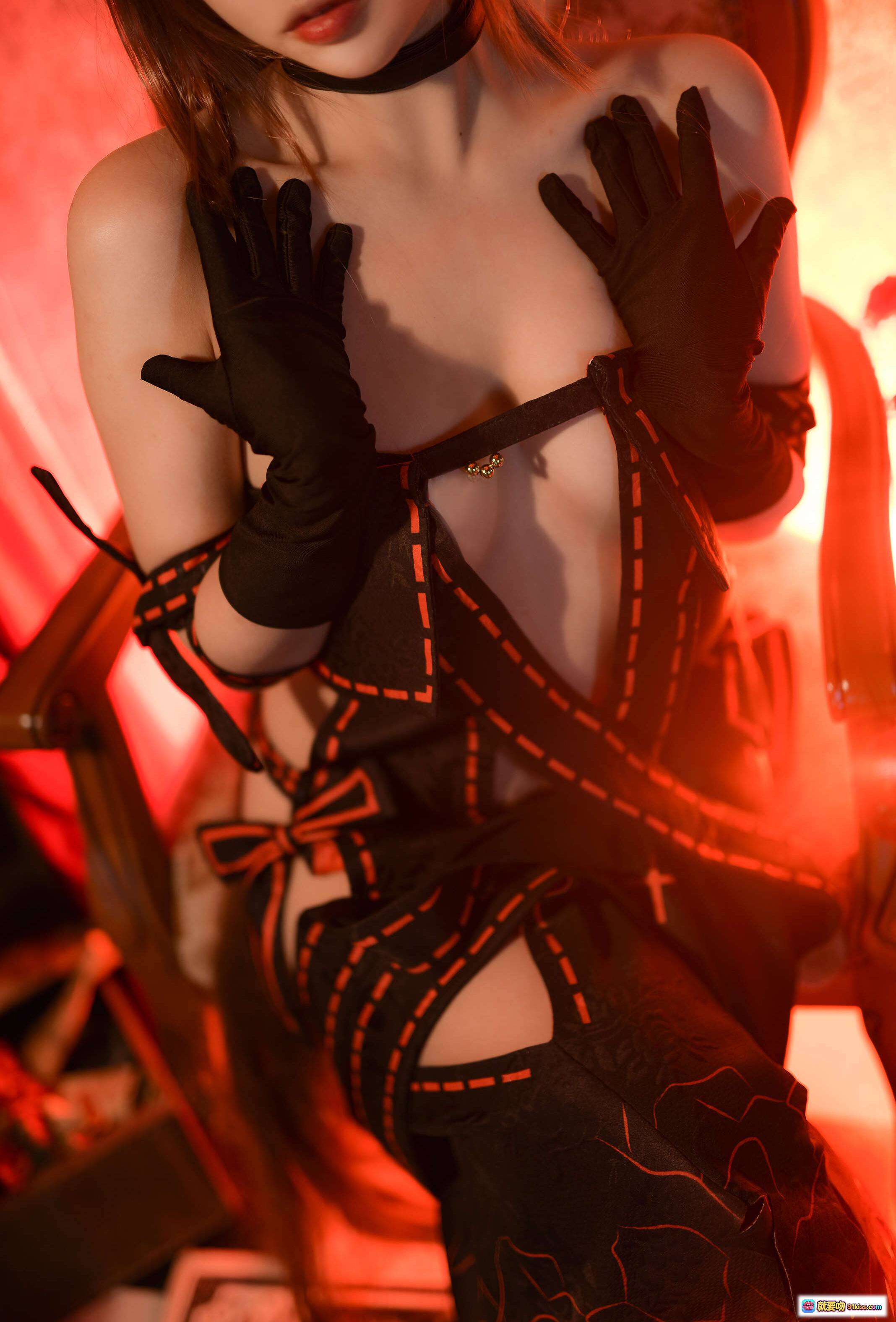 图片[6] - 二佐Nisa NO.004 Fate虞美人 Cosplay写真｜哥特黑裙红玫瑰复古镜框氛围感美图 - 就要吻