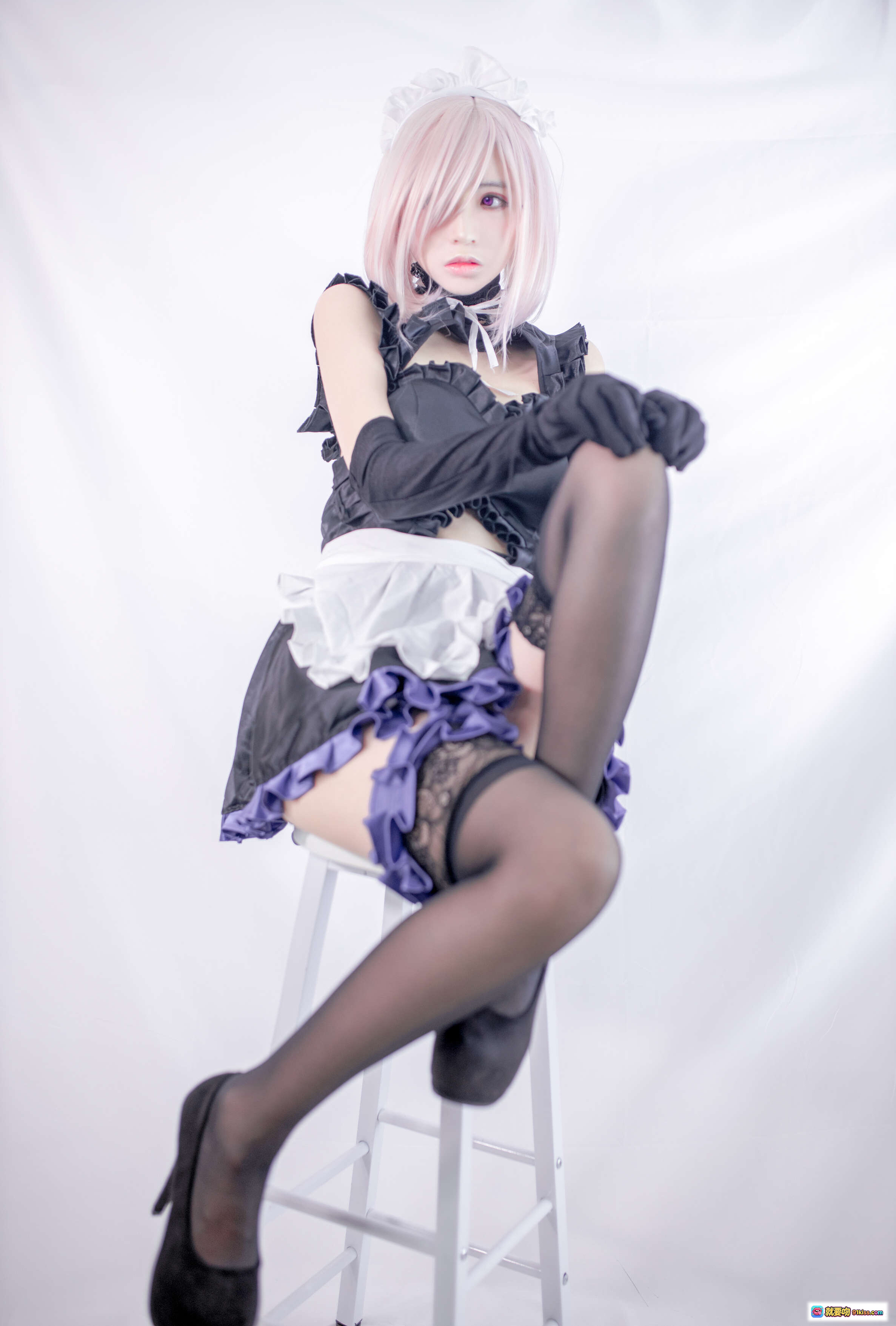 图片[3] - 疯猫ss NO.081 玛修Cosplay写真 – 黑白女仆装+紫色蕾丝边+长手套+黑丝袜+粉发造型 40P高清图集 - 就要吻