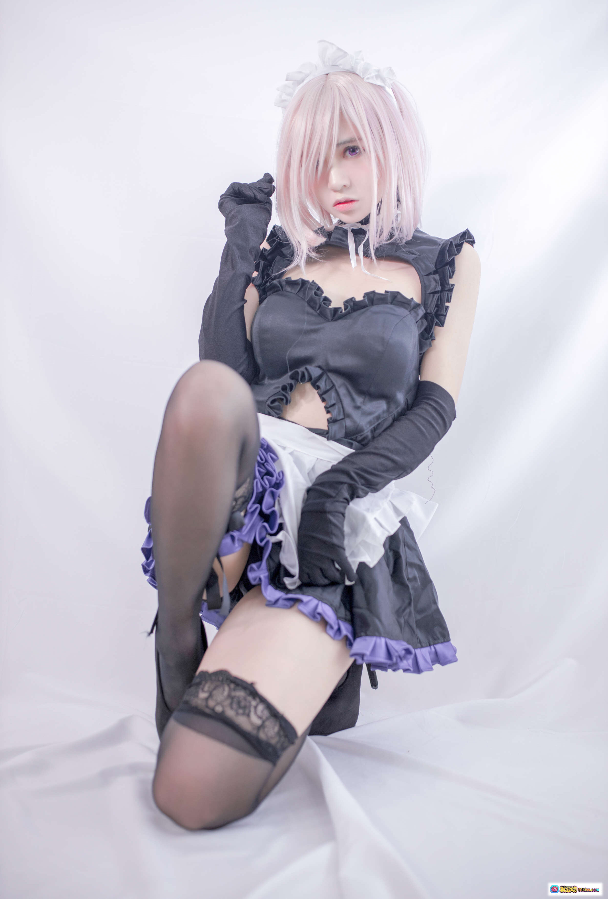 图片[5] - 疯猫ss NO.081 玛修Cosplay写真 – 黑白女仆装+紫色蕾丝边+长手套+黑丝袜+粉发造型 40P高清图集 - 就要吻