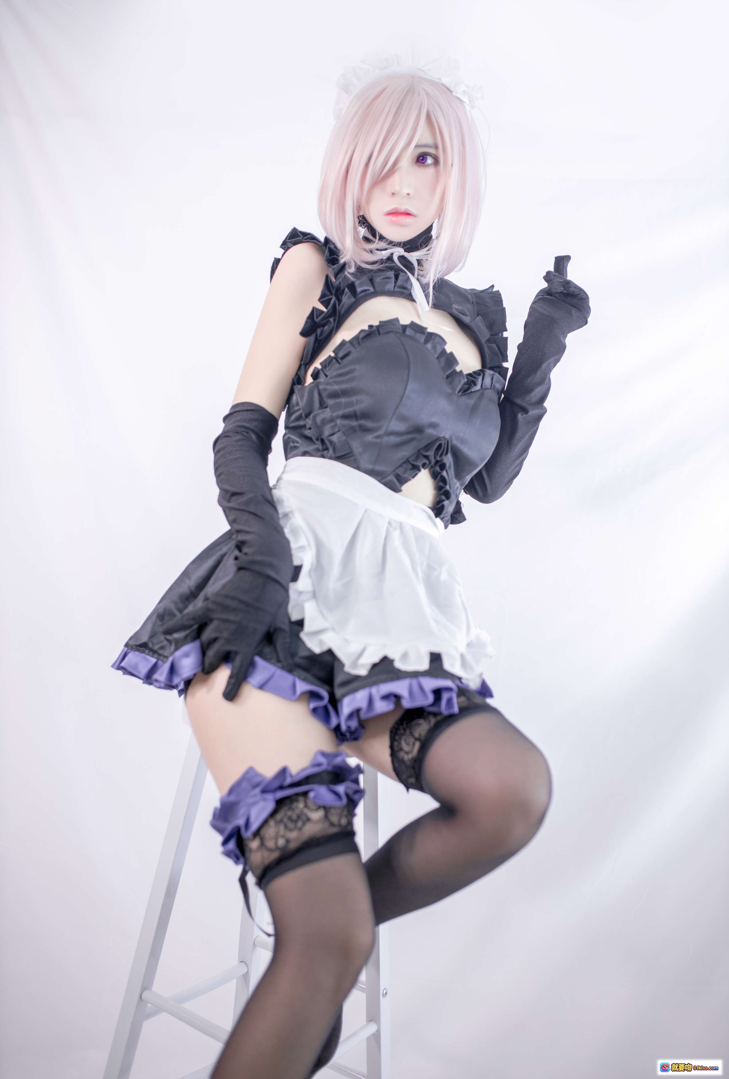 图片[1] - 疯猫ss NO.081 玛修Cosplay写真 – 黑白女仆装+紫色蕾丝边+长手套+黑丝袜+粉发造型 40P高清图集 - 就要吻