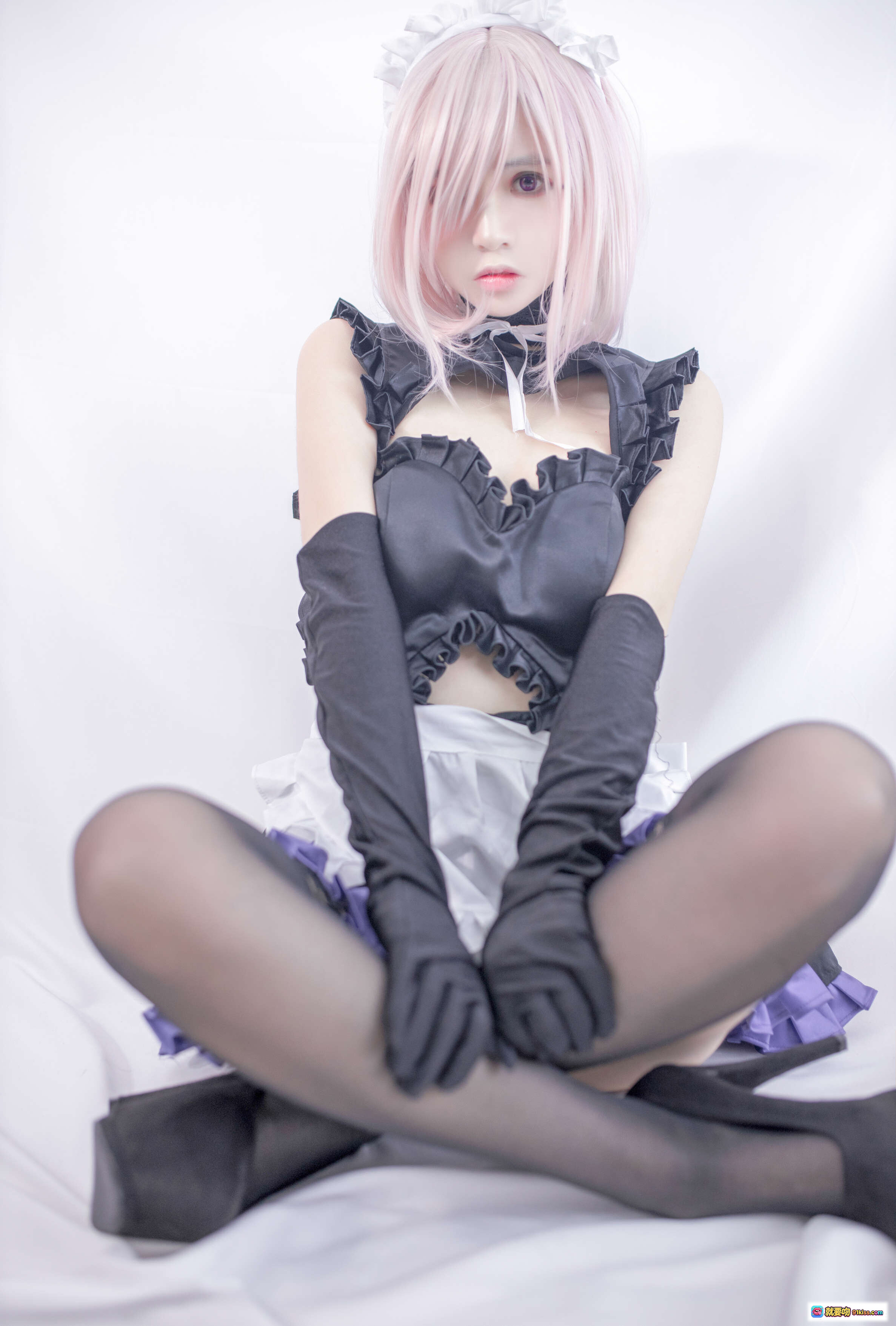图片[6] - 疯猫ss NO.081 玛修Cosplay写真 – 黑白女仆装+紫色蕾丝边+长手套+黑丝袜+粉发造型 40P高清图集 - 就要吻