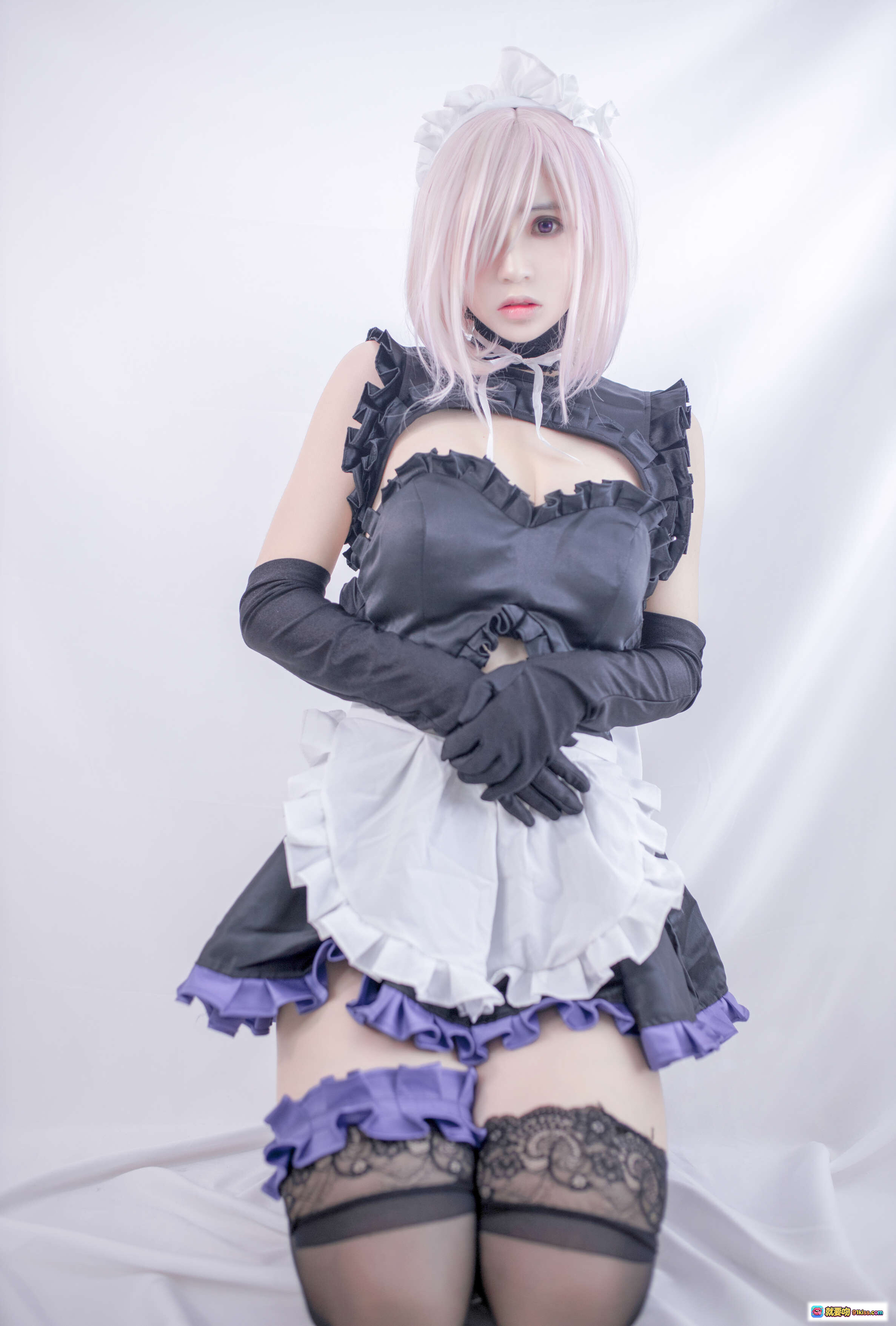 图片[4] - 疯猫ss NO.081 玛修Cosplay写真 – 黑白女仆装+紫色蕾丝边+长手套+黑丝袜+粉发造型 40P高清图集 - 就要吻