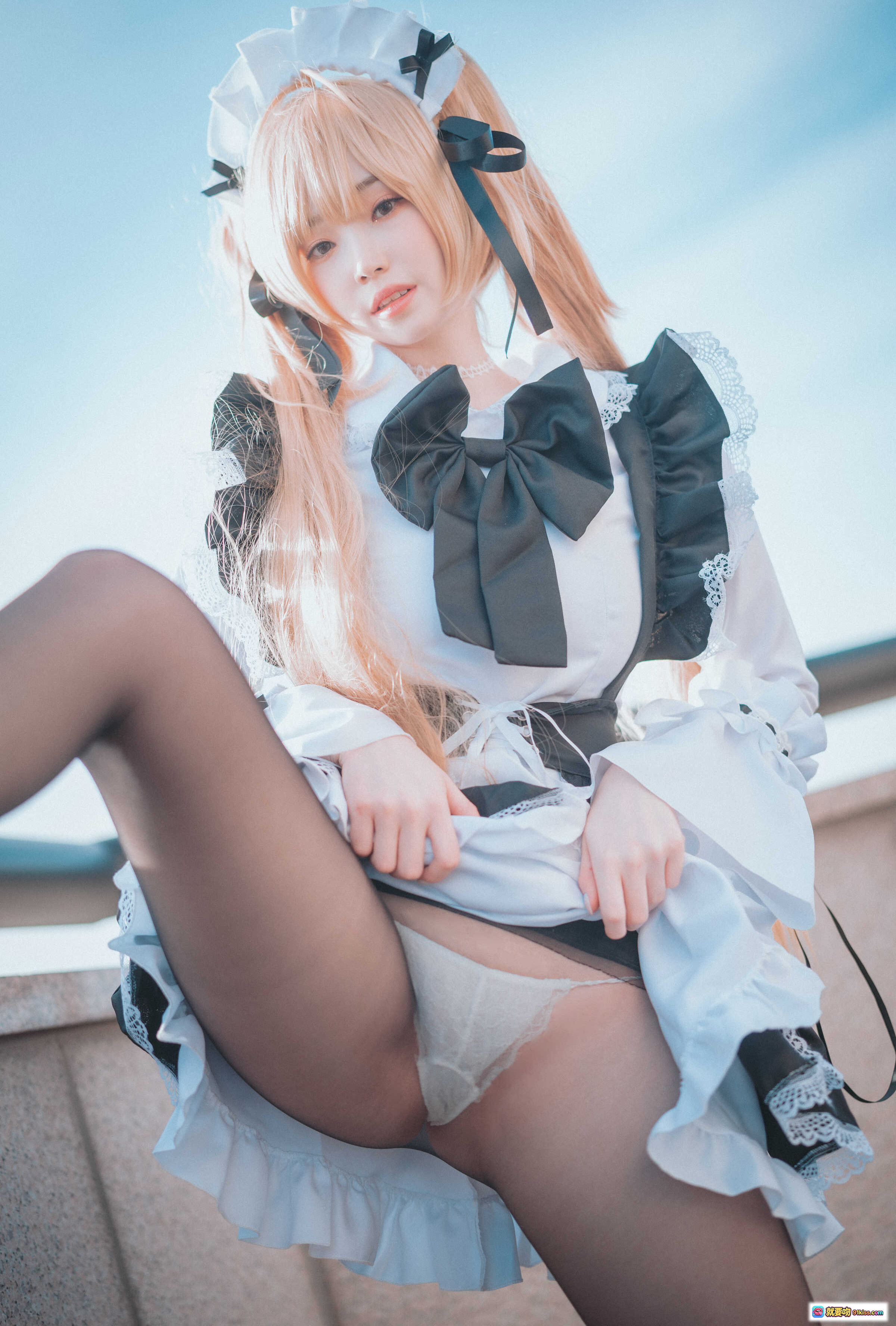 图片[9] - Bambi DJAWA Heart to Heart Nephthys版女仆装Cosplay 金发双马尾黑丝高跟跪姿写真 - 就要吻