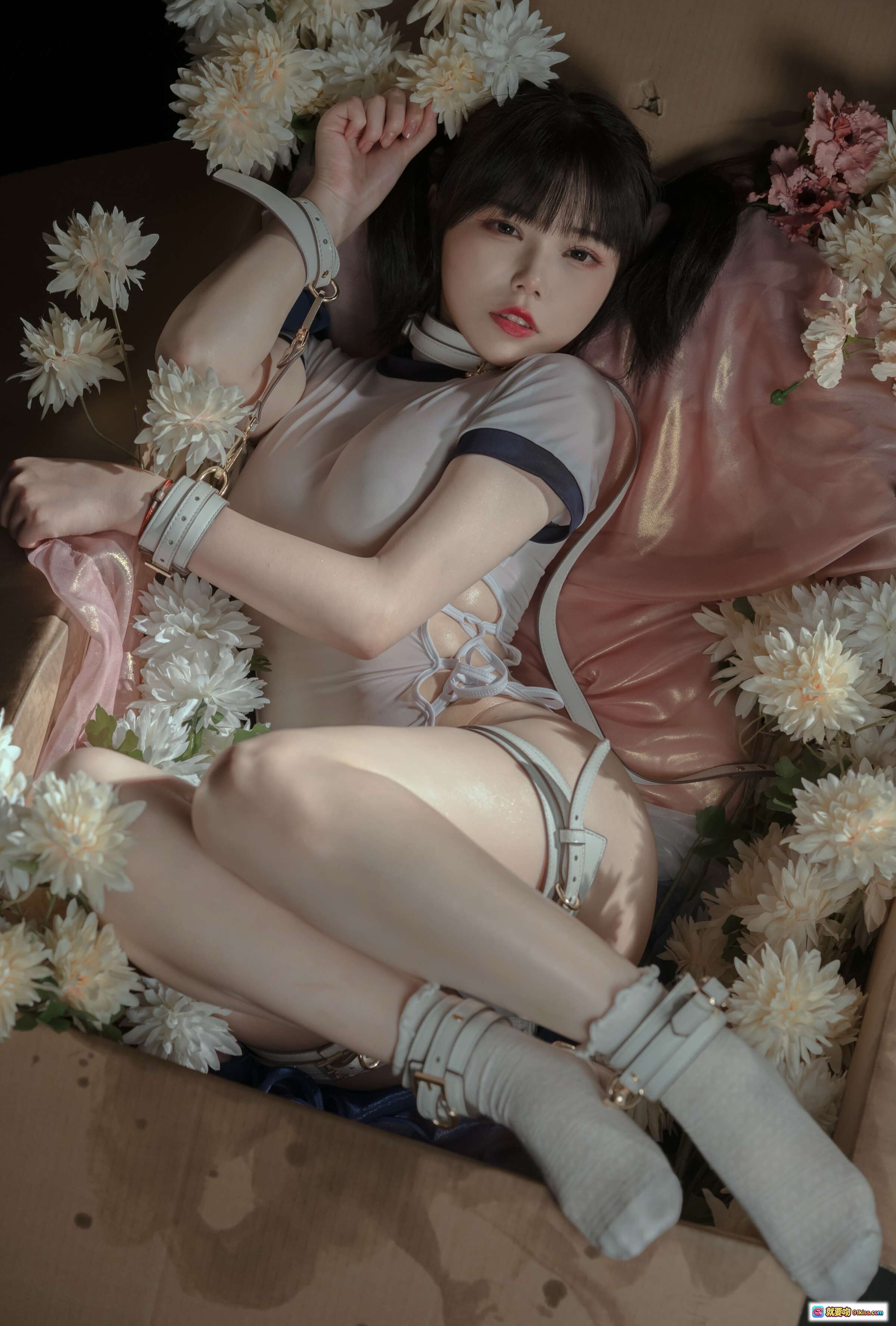 图片[2] - 七月喵子NO.020体操服写真43P-316MB｜甜美少女绑绳造型｜白花环绕氛围感｜高颜值日系风格｜精致妆容与柔美曲线 - 就要吻