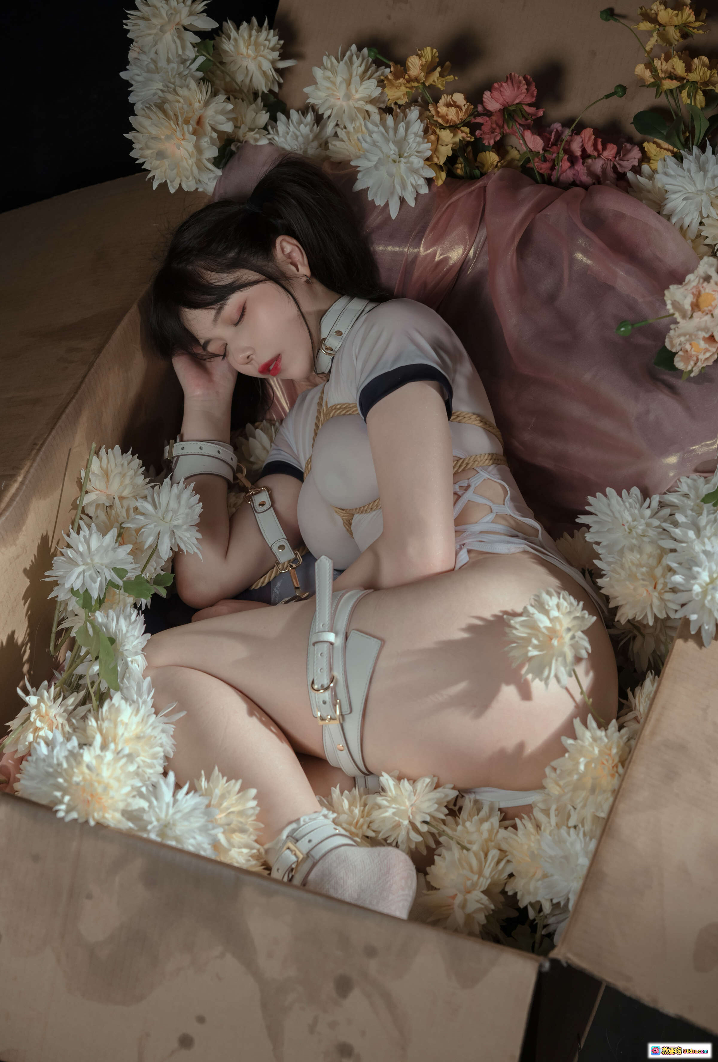 图片[10] - 七月喵子NO.020体操服写真43P-316MB｜甜美少女绑绳造型｜白花环绕氛围感｜高颜值日系风格｜精致妆容与柔美曲线 - 就要吻