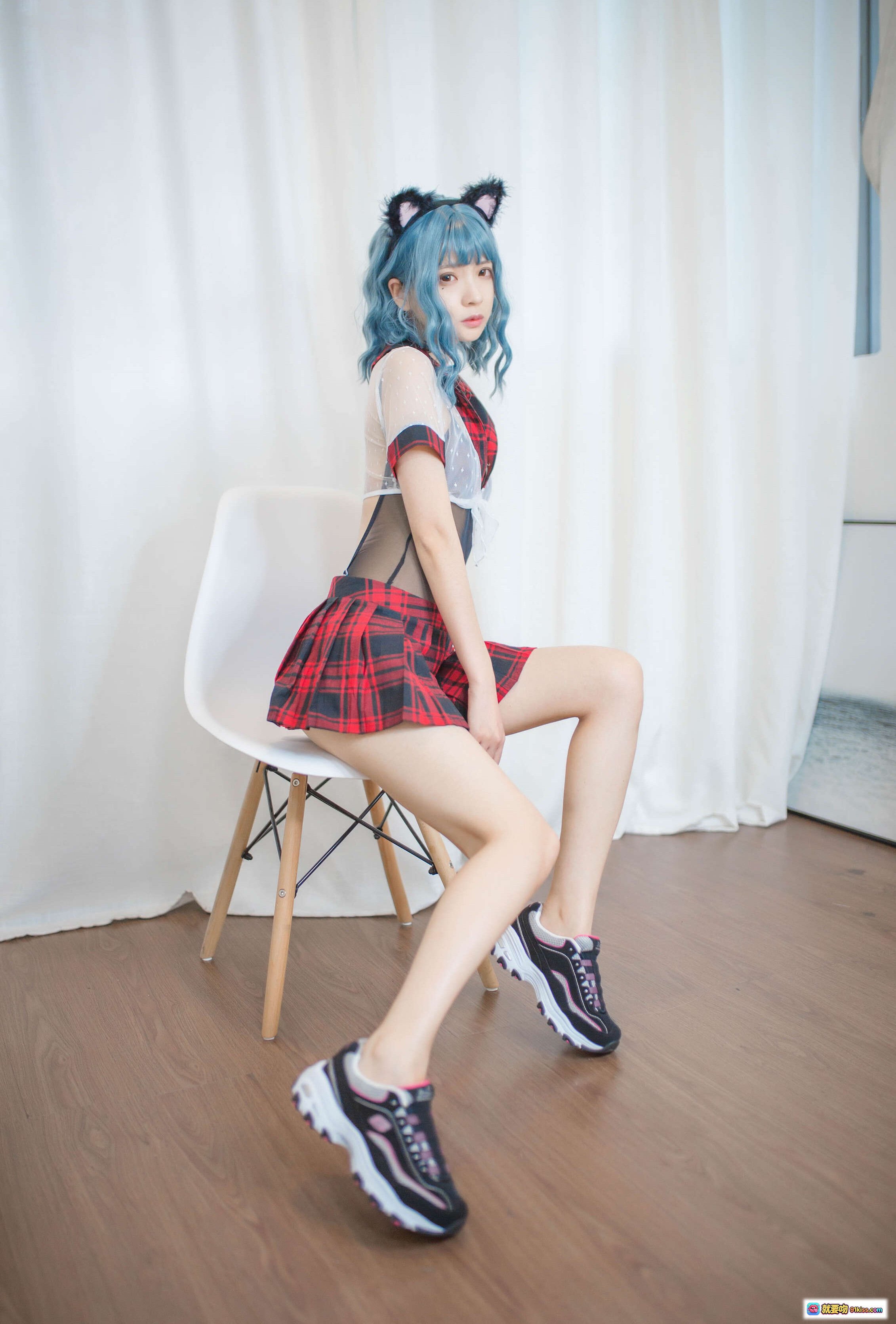 图片[8] - 疯猫ss NO.060 蓝发猫耳少女 Cosplay 写真 26P 122MB 透明上衣红格裙 美少女姿势摆拍 - 就要吻