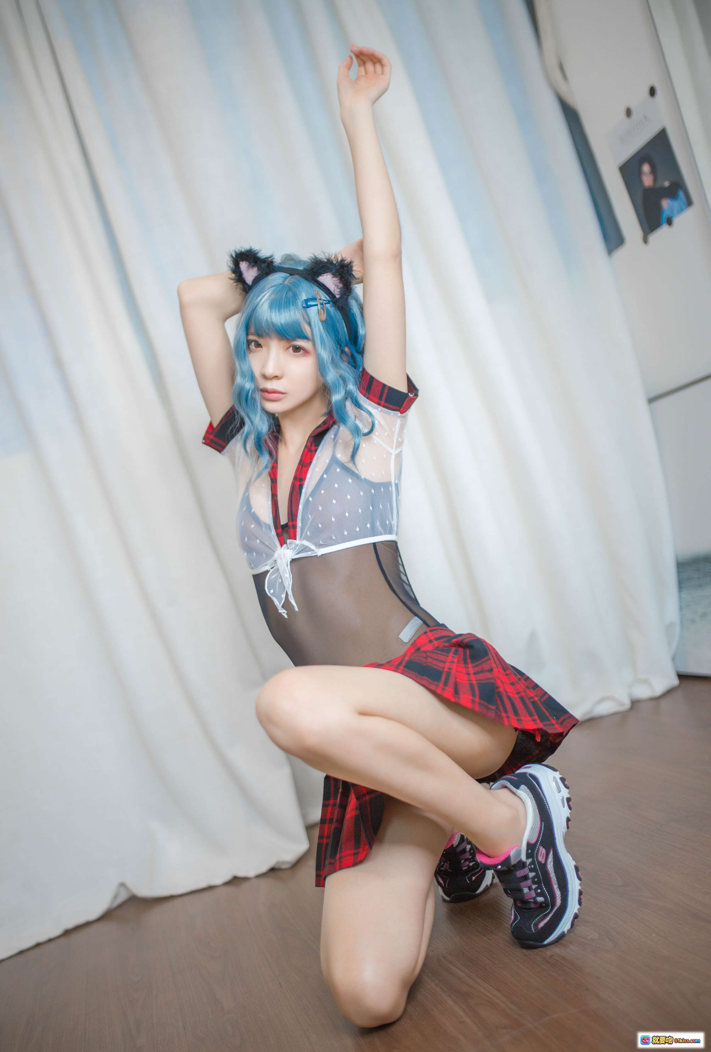 图片[5] - 疯猫ss NO.060 蓝发猫耳少女 Cosplay 写真 26P 122MB 透明上衣红格裙 美少女姿势摆拍 - 就要吻