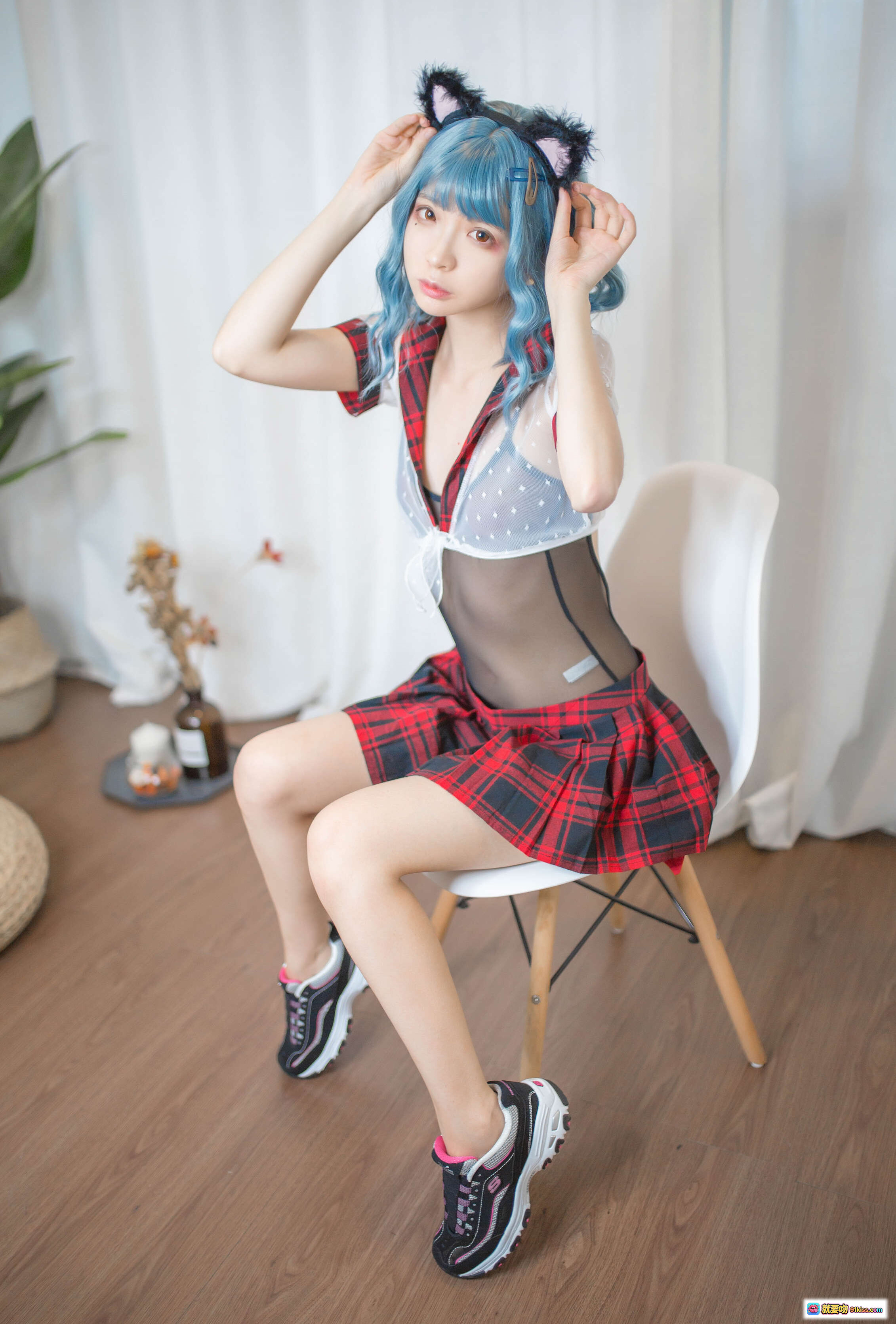 图片[10] - 疯猫ss NO.060 蓝发猫耳少女 Cosplay 写真 26P 122MB 透明上衣红格裙 美少女姿势摆拍 - 就要吻