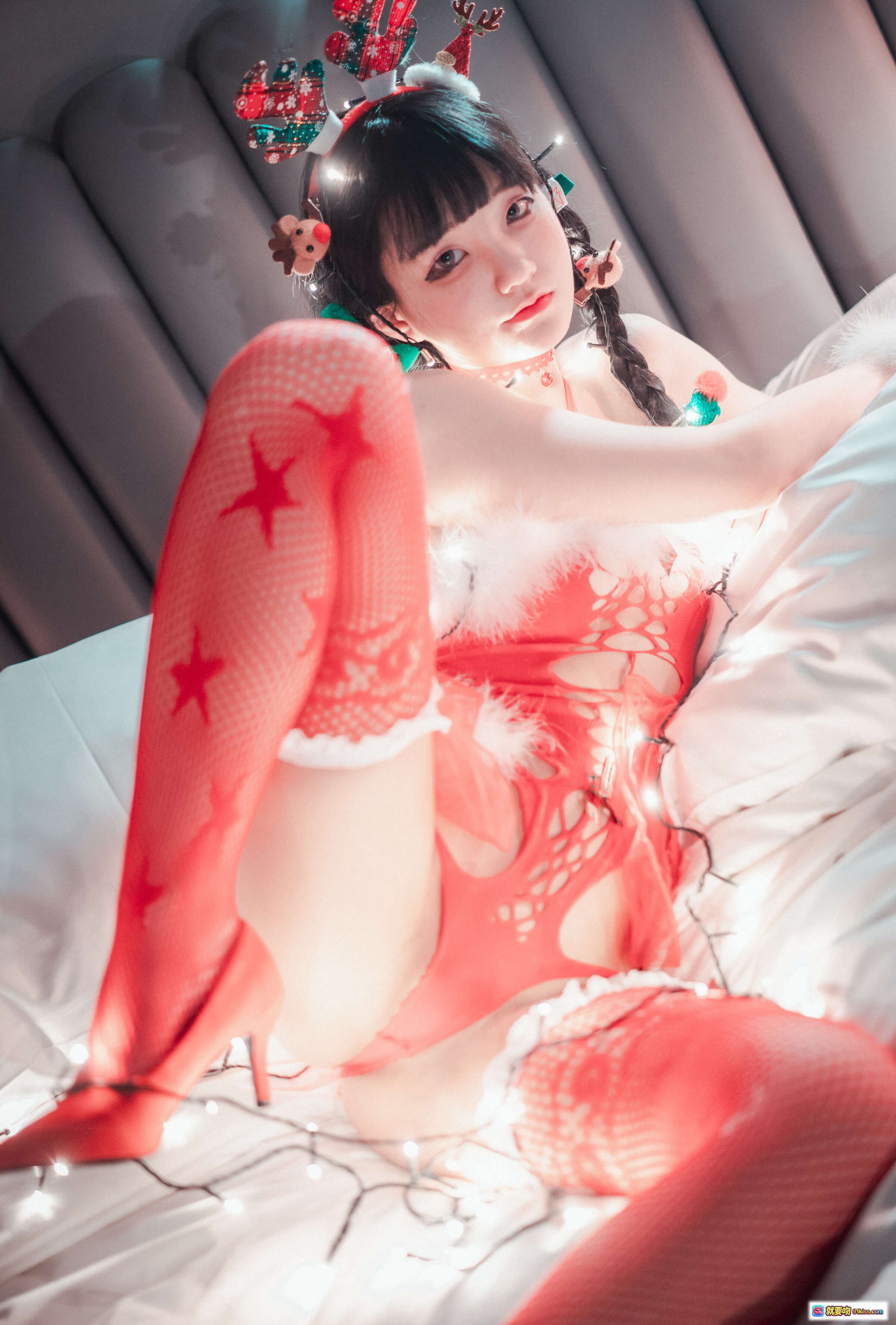 图片[4] - 韩国正妹Jenny圣诞特辑2020｜戴红鹿角眼镜自拍｜高楼夜景背景｜iPhone手机拍摄｜DJAWA节日氛围 - 就要吻