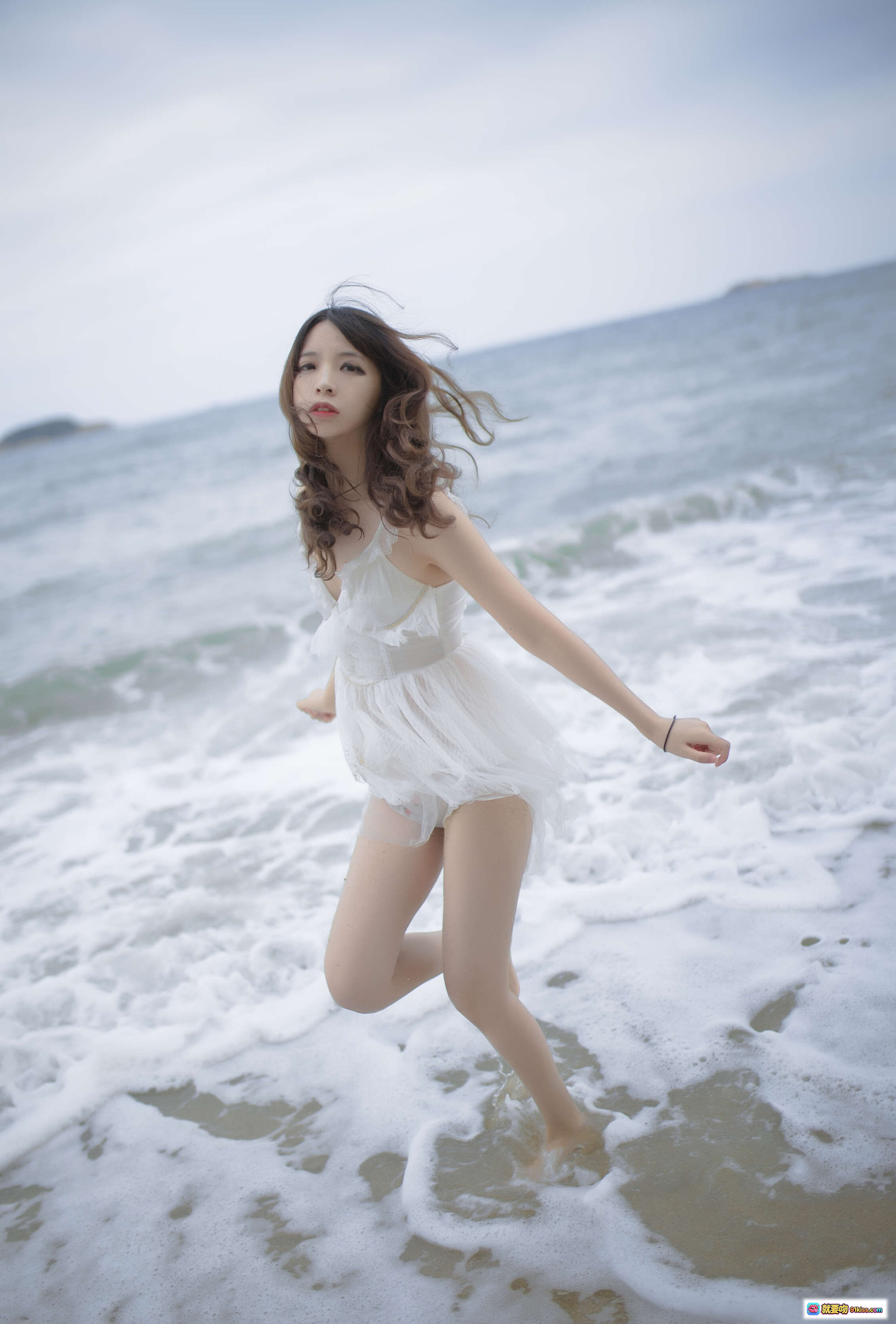 图片[4] - 疯猫ss NO.085 眠海歌 海黄 29P 219MB 白裙少女海边跳跃 背影长发飘逸 海浪轻抚沙滩 自然光柔美写真 - 就要吻