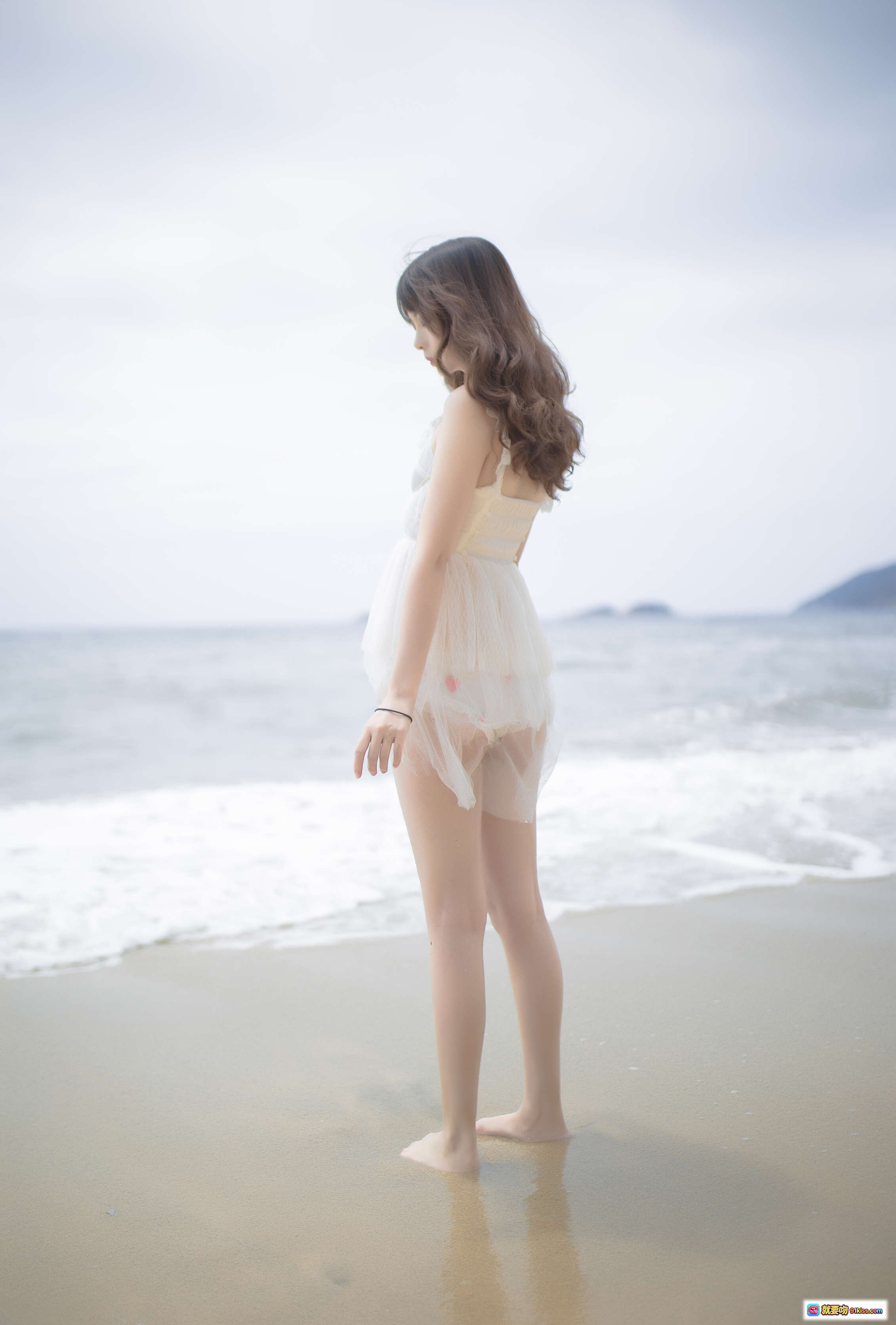 图片[8] - 疯猫ss NO.085 眠海歌 海黄 29P 219MB 白裙少女海边跳跃 背影长发飘逸 海浪轻抚沙滩 自然光柔美写真 - 就要吻
