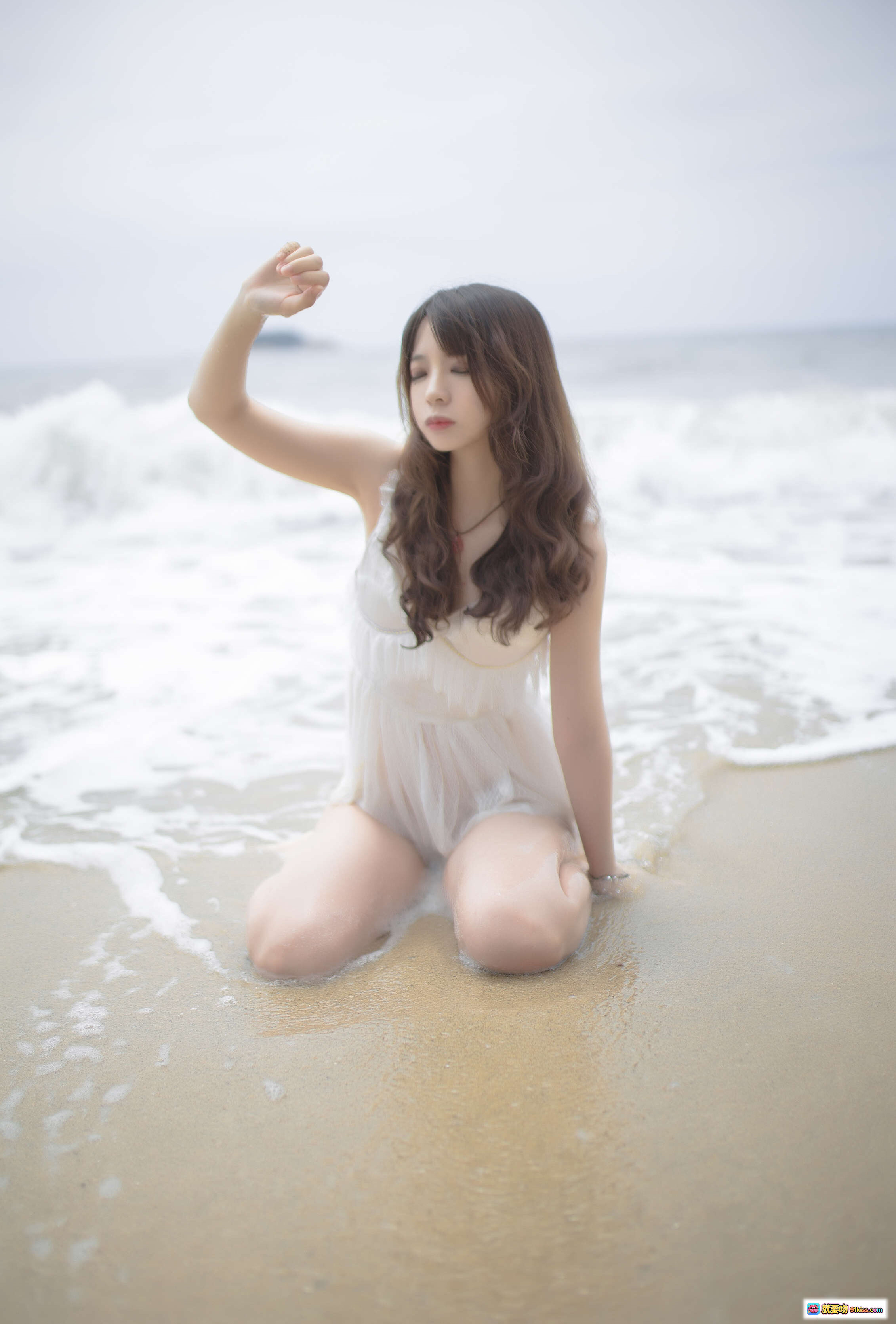 图片[9] - 疯猫ss NO.085 眠海歌 海黄 29P 219MB 白裙少女海边跳跃 背影长发飘逸 海浪轻抚沙滩 自然光柔美写真 - 就要吻