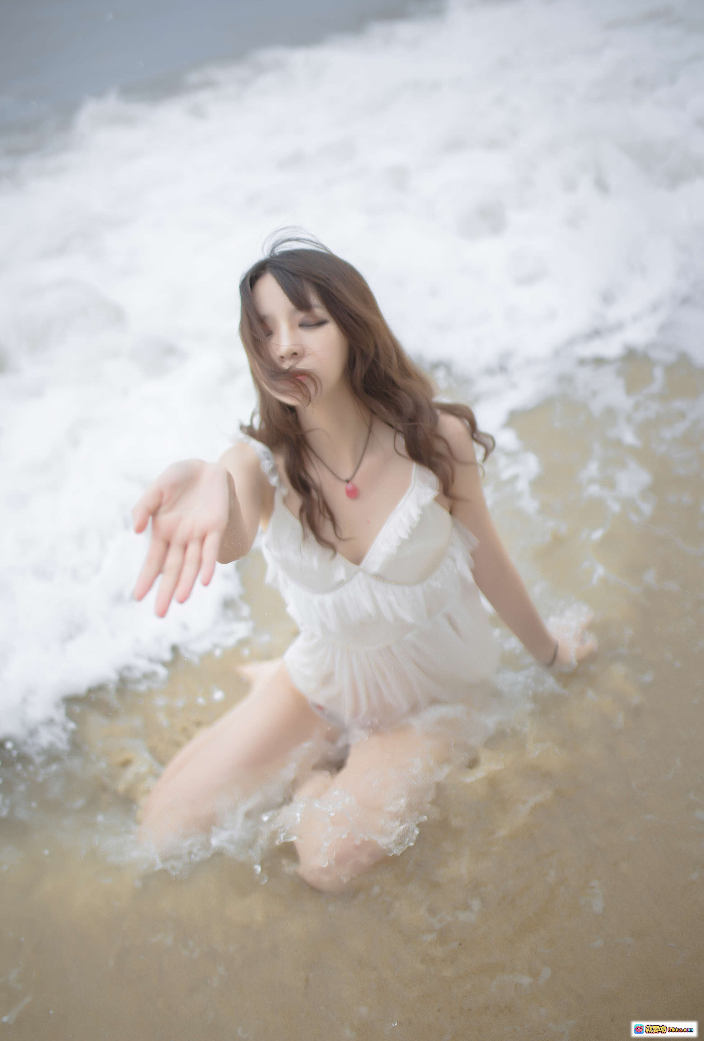 图片[10] - 疯猫ss NO.085 眠海歌 海黄 29P 219MB 白裙少女海边跳跃 背影长发飘逸 海浪轻抚沙滩 自然光柔美写真 - 就要吻