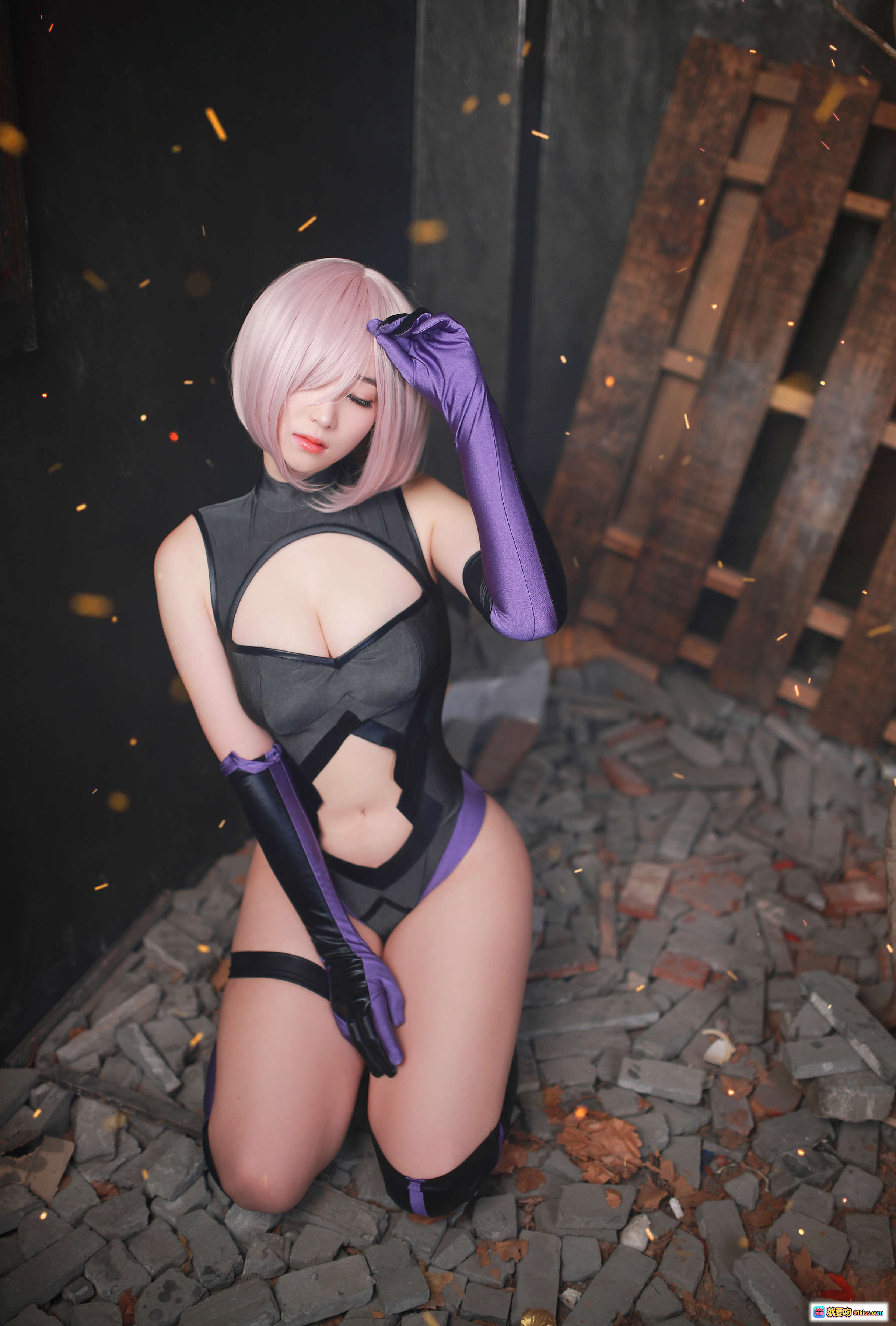 图片[10] - Bambi Cosplay Fate/Grand Order Mash Kyrielight Shielder 紫黑战衣 星空蓝光特效 二次元美少女角色扮演 - 就要吻