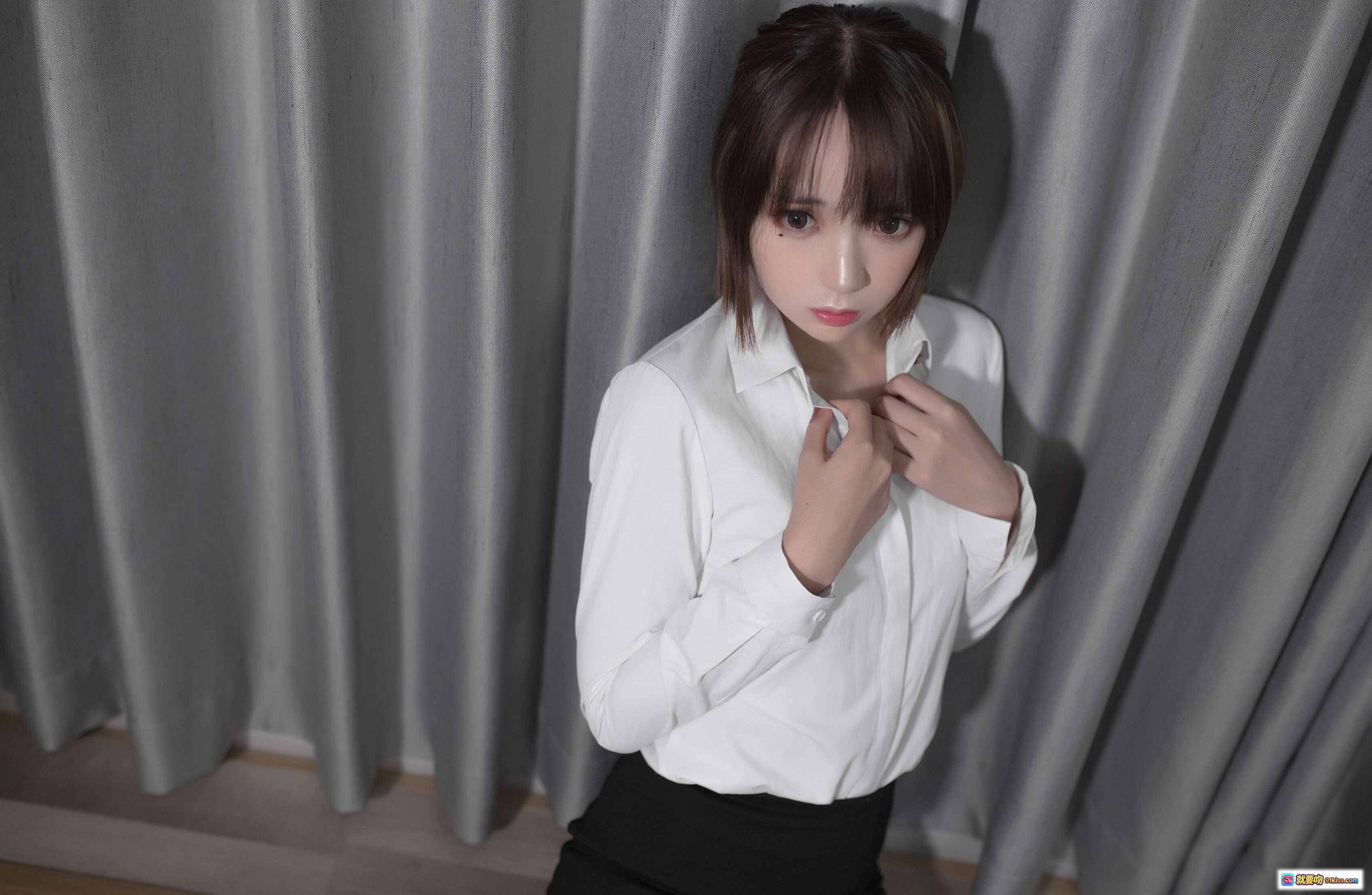 图片[6] - 疯猫ss NO.098 职业装2 白色露肩上衣 背影美背 高马尾发型 灰色窗帘背景 21P高清写真 - 就要吻