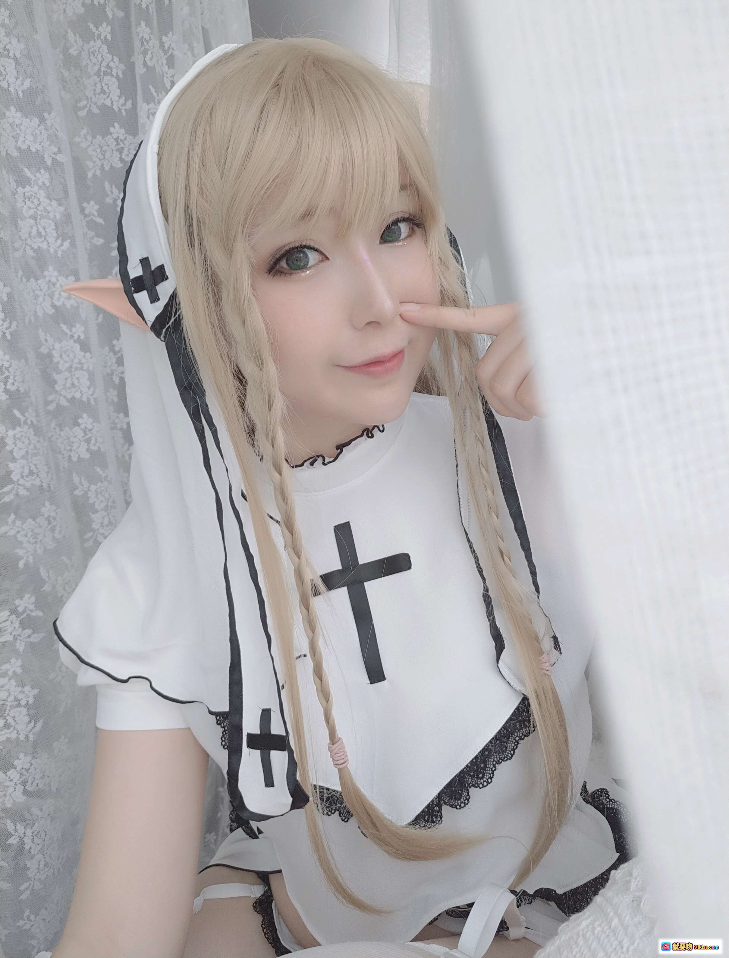 图片[7] - 小容仔咕咕咕w NO.011 容鸽 白色几何镂空丝袜 紫色蕾丝内衣 护士风短袖 白色蕾丝床品 甜美私房写真 36P高清图集 - 就要吻