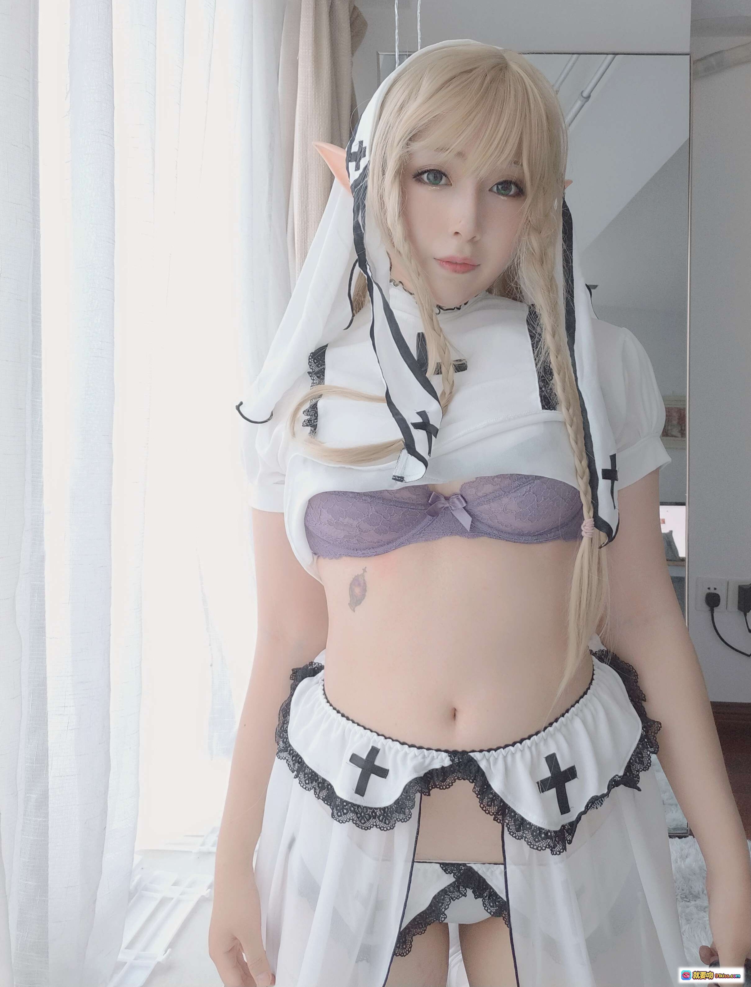 图片[10] - 小容仔咕咕咕w NO.011 容鸽 白色几何镂空丝袜 紫色蕾丝内衣 护士风短袖 白色蕾丝床品 甜美私房写真 36P高清图集 - 就要吻