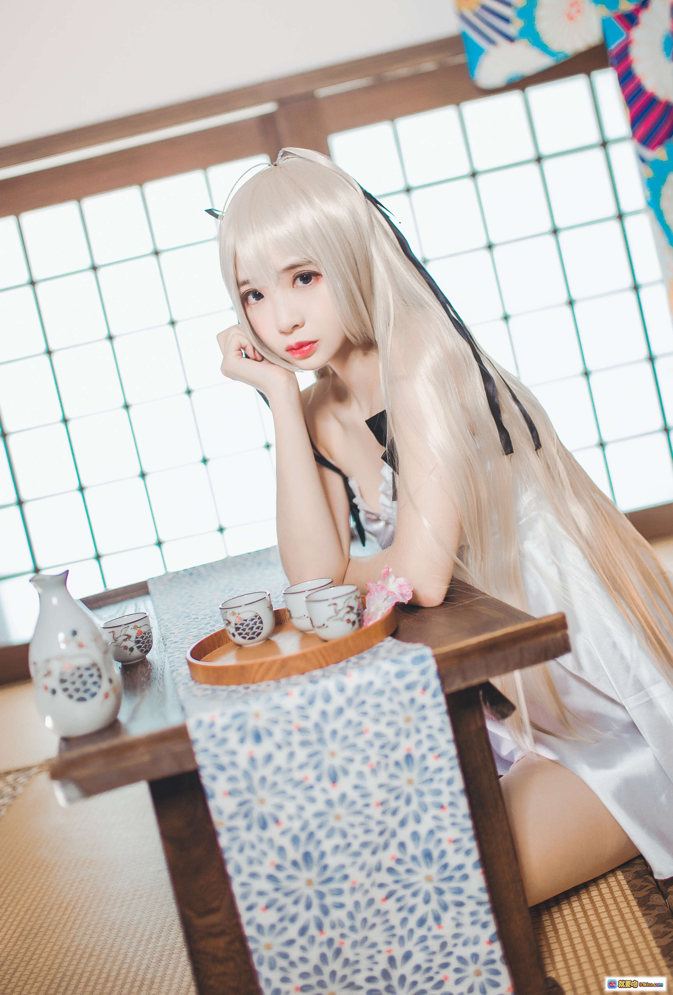 疯猫ss NO.087 穹妹睡衣写真 日式和风茶席美少女Cosplay 白发黑丝清纯诱惑 50P高清图集 - 就要吻