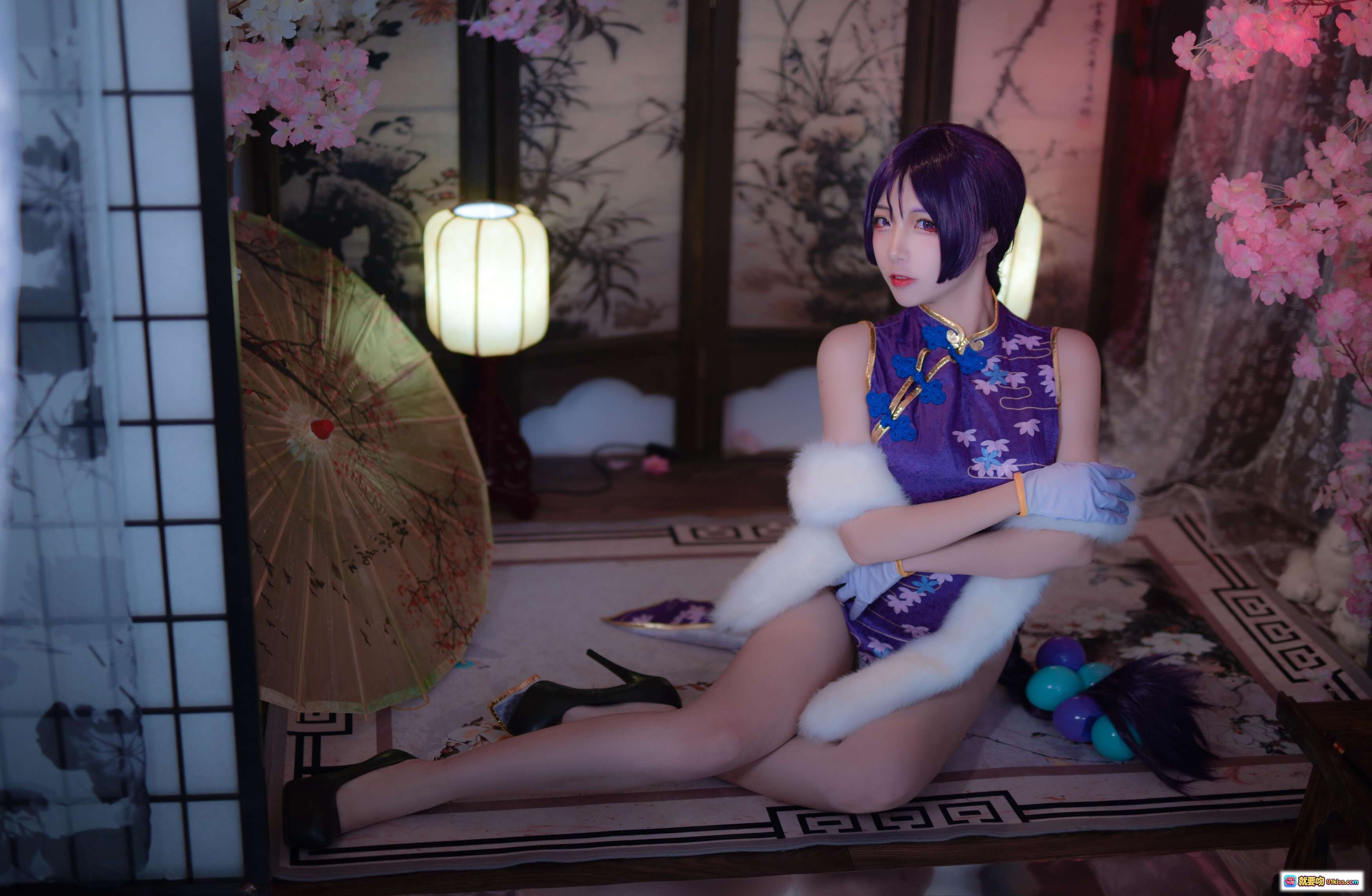 图片[6] - 二佐Nisa NO.023 Fate奶光旗袍cos写真 紫色刺绣旗袍+樱花背景+高跟鞋+日式屏风+白手套+和风美少女 - 就要吻