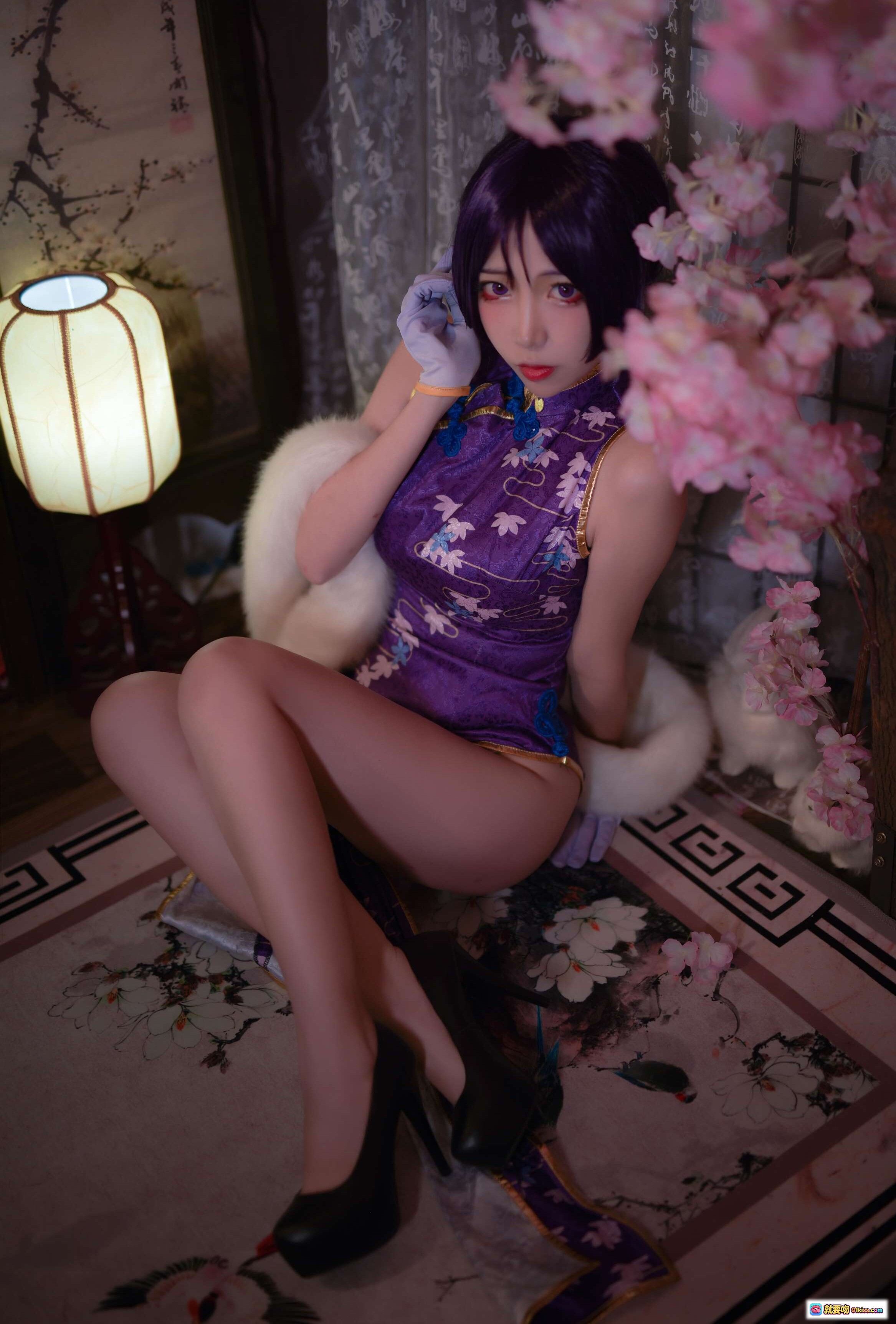 图片[8] - 二佐Nisa NO.023 Fate奶光旗袍cos写真 紫色刺绣旗袍+樱花背景+高跟鞋+日式屏风+白手套+和风美少女 - 就要吻