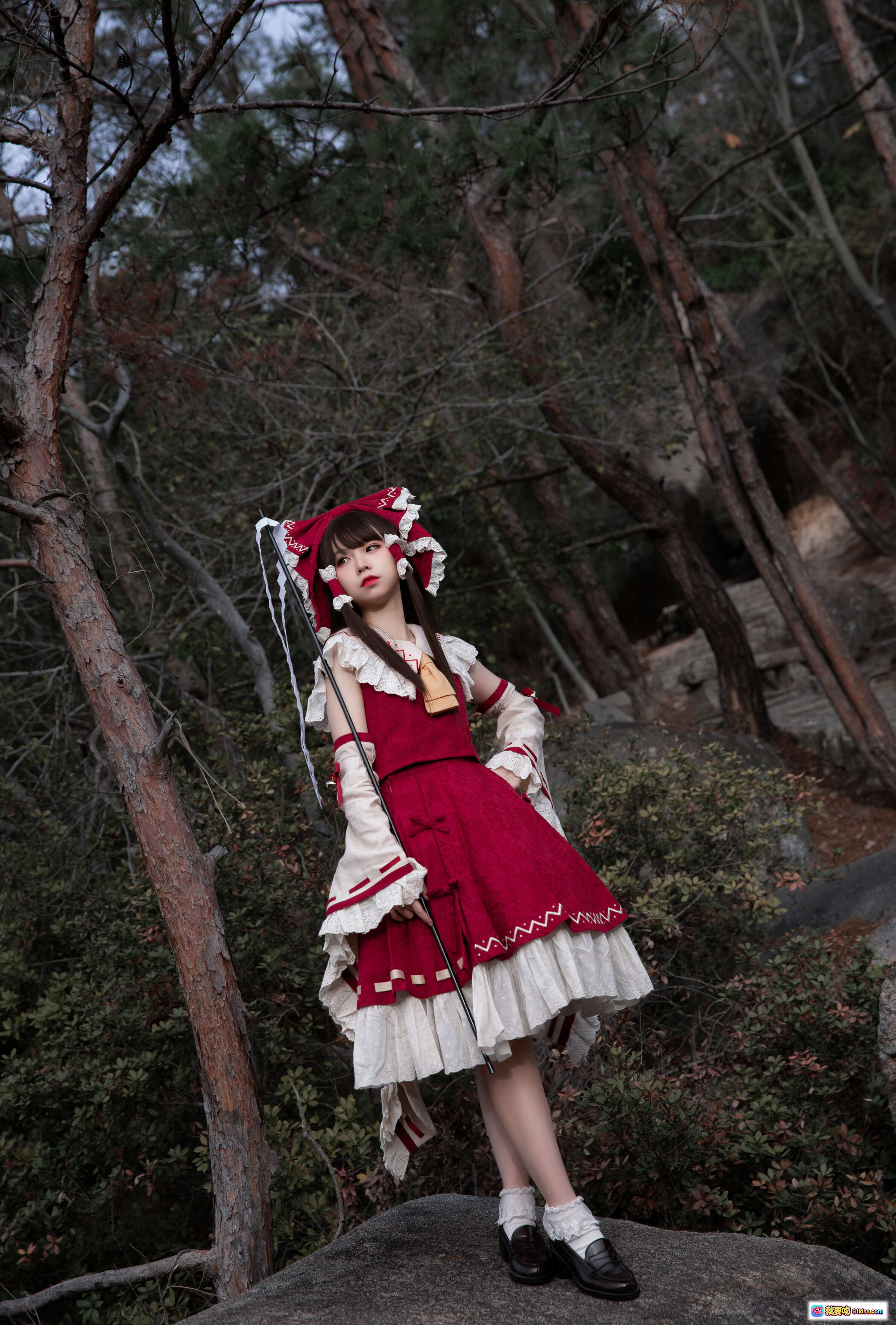 图片[10] - G44不会受伤 NO.031 灵梦Cosplay 红白巫女服 森林外景 挥袖持符 动态美拍 20P高清图集 - 就要吻