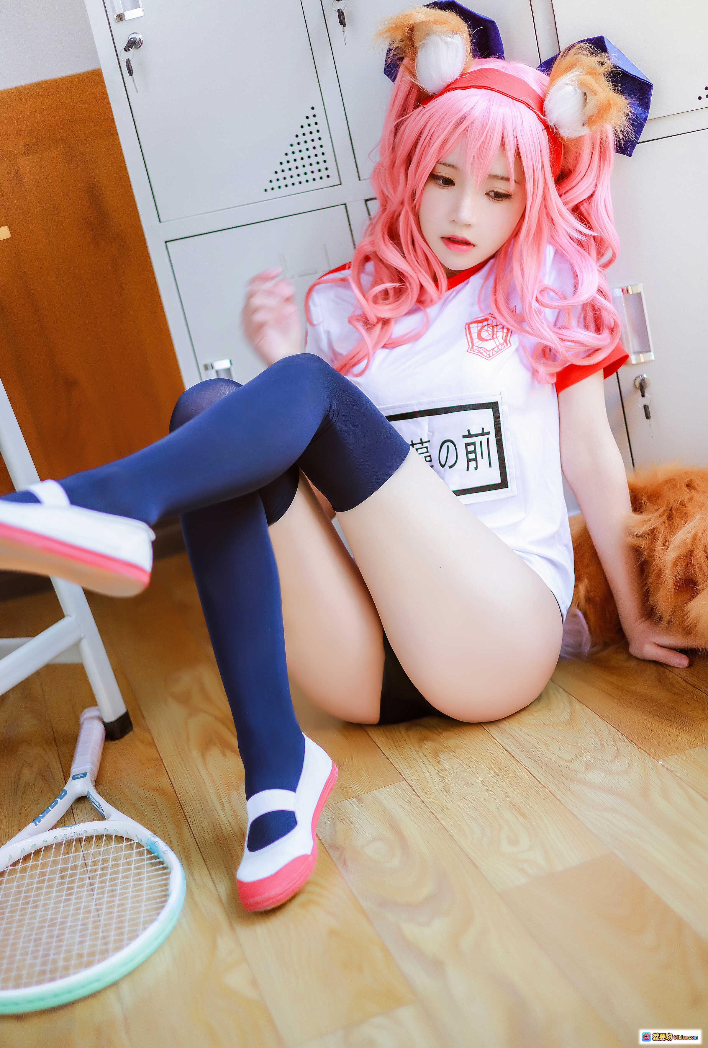图片[10] - 桜桃喵玉藻前cosplay体操服写真|粉色长发猫耳少女|教室场景黄呼啦圈|日系动漫风美腿黑袜 - 就要吻