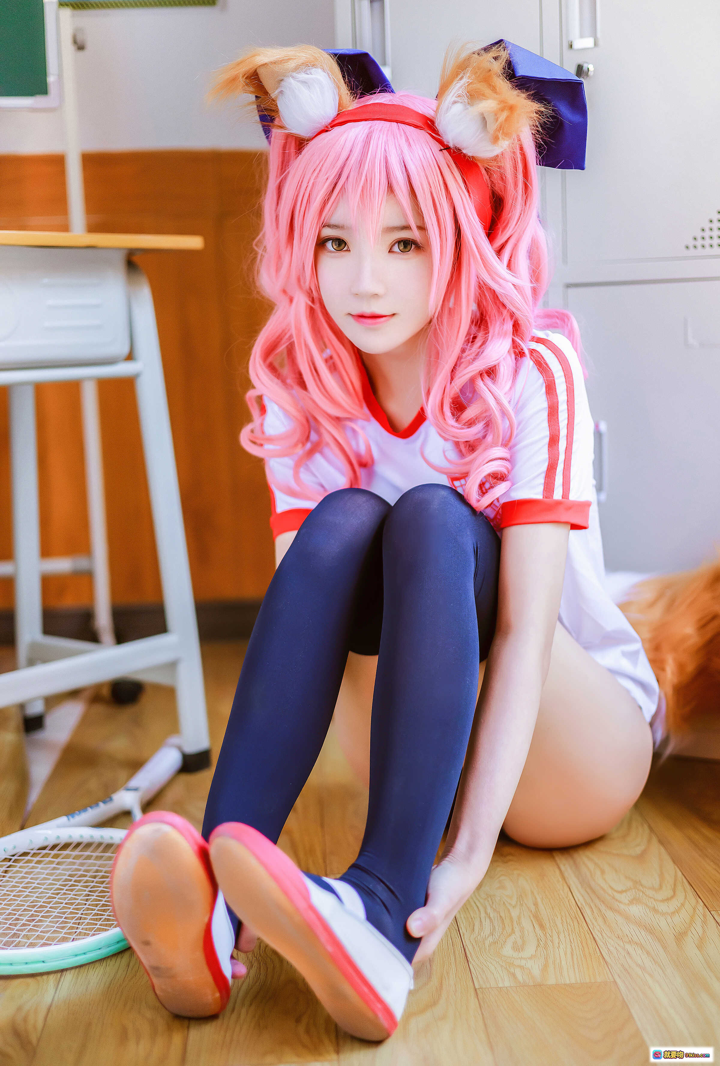 图片[5] - 桜桃喵玉藻前cosplay体操服写真|粉色长发猫耳少女|教室场景黄呼啦圈|日系动漫风美腿黑袜 - 就要吻