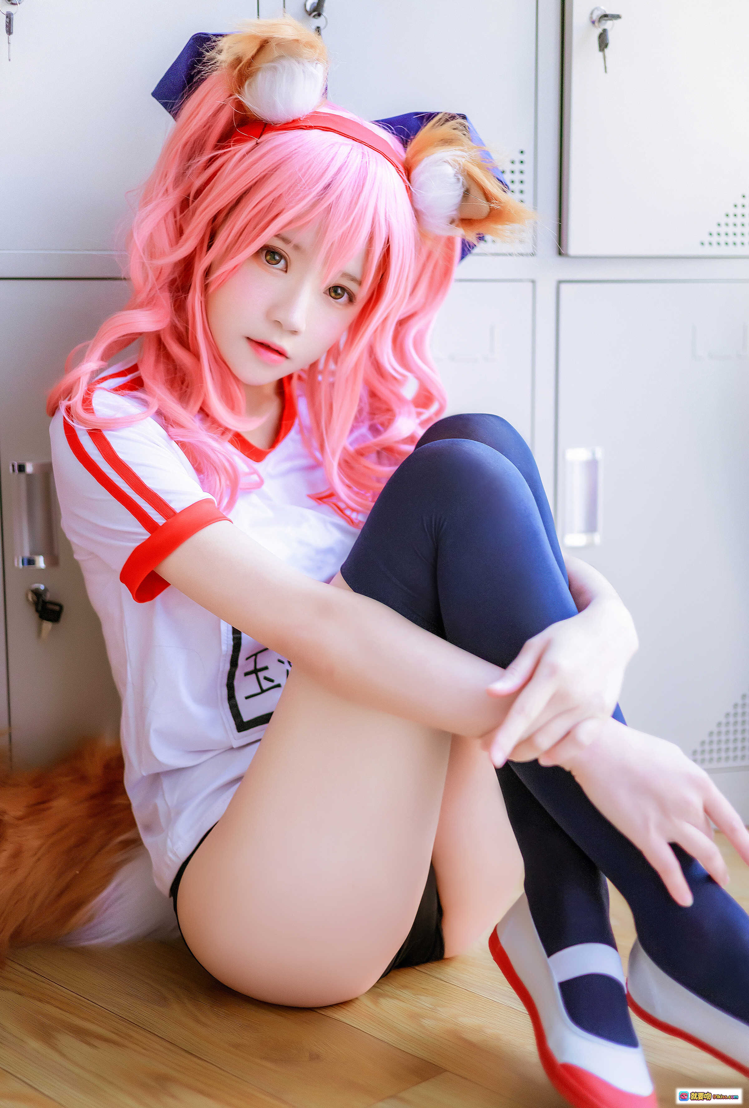 图片[4] - 桜桃喵玉藻前cosplay体操服写真|粉色长发猫耳少女|教室场景黄呼啦圈|日系动漫风美腿黑袜 - 就要吻