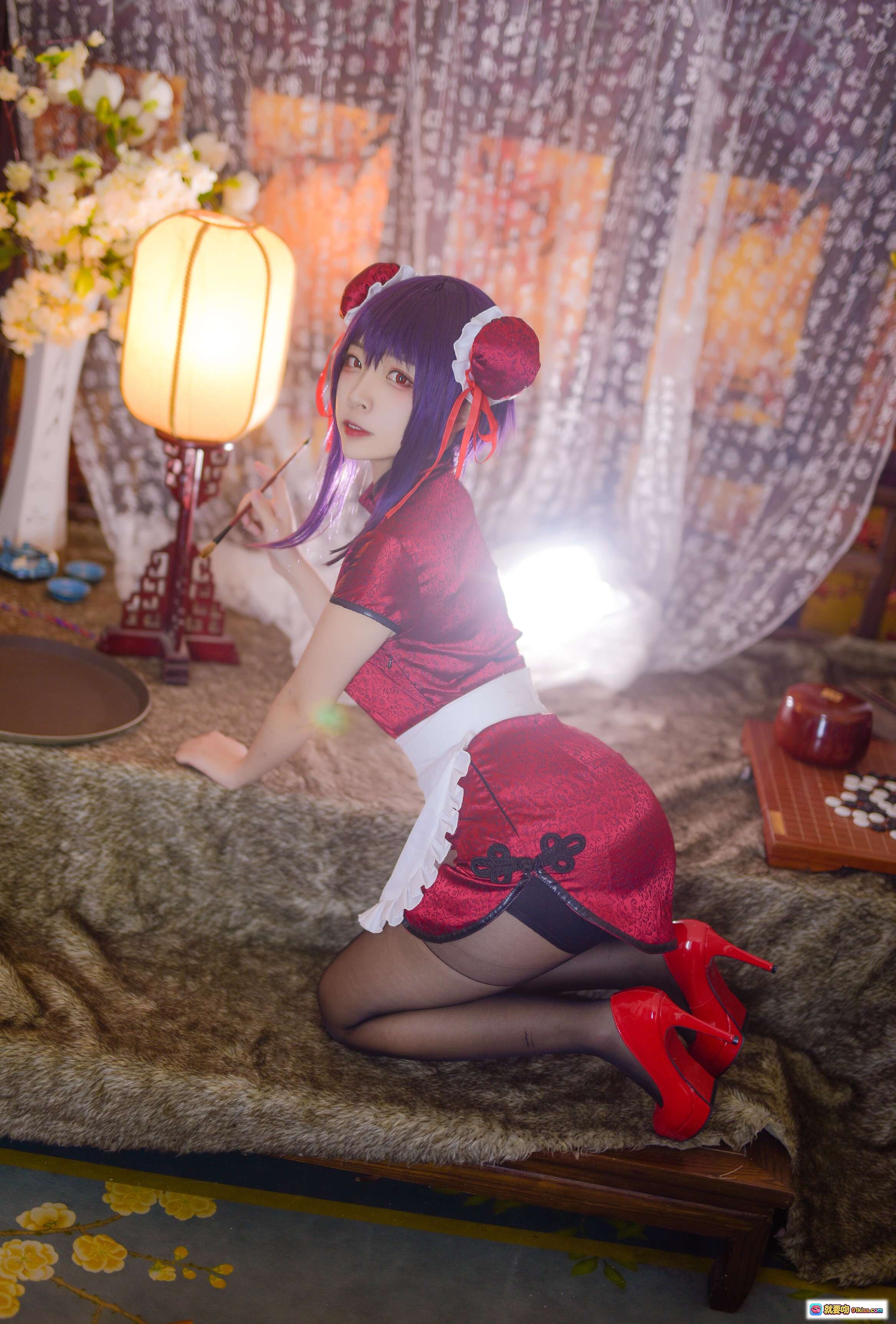 图片[9] - 二佐Nisa NO.047 女主学姐旗袍Cosplay 紫发双丸子头 红色高跟黑丝 优雅坐姿室内写真 31P高清图集 - 就要吻