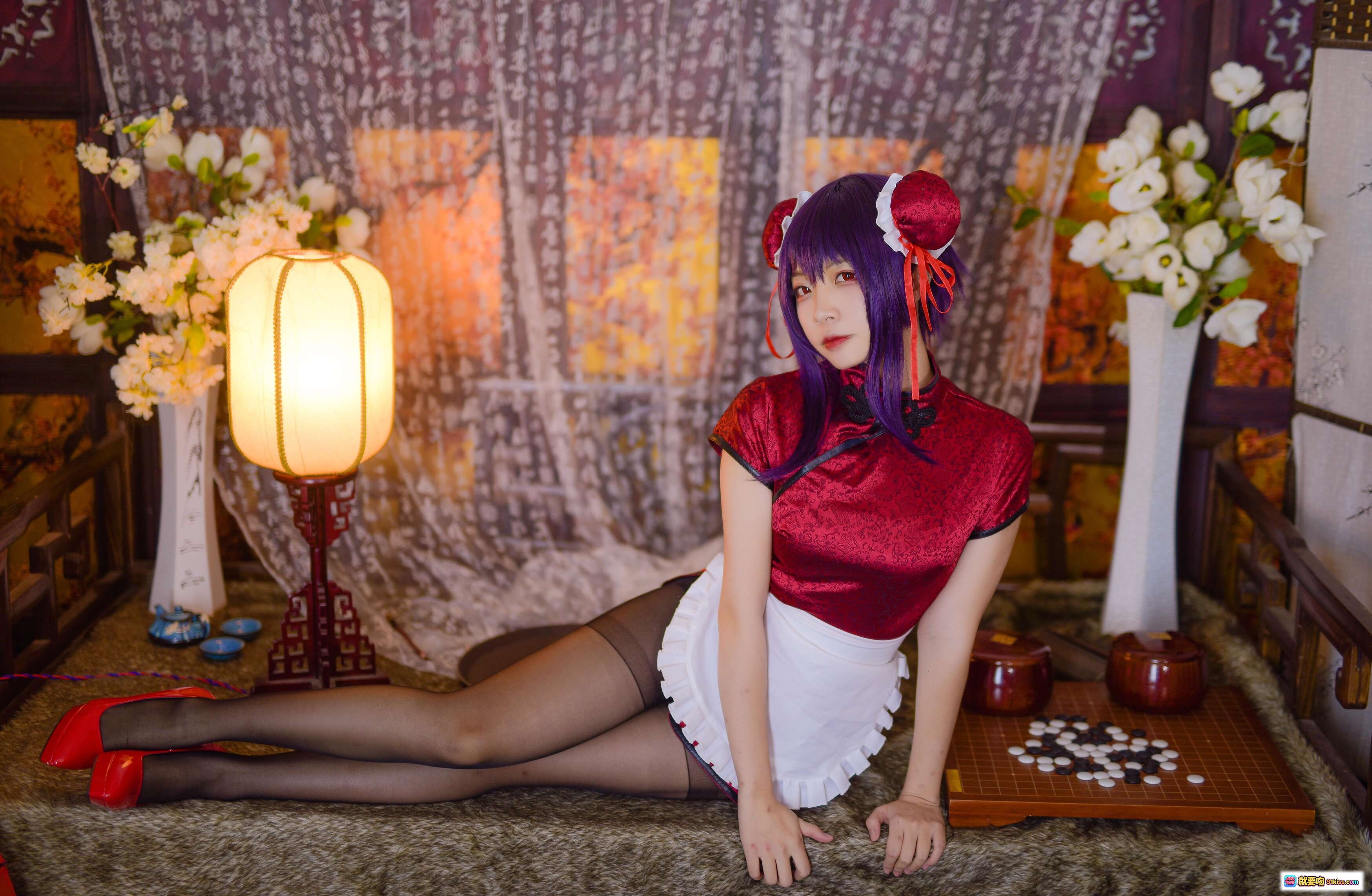 图片[5] - 二佐Nisa NO.047 女主学姐旗袍Cosplay 紫发双丸子头 红色高跟黑丝 优雅坐姿室内写真 31P高清图集 - 就要吻