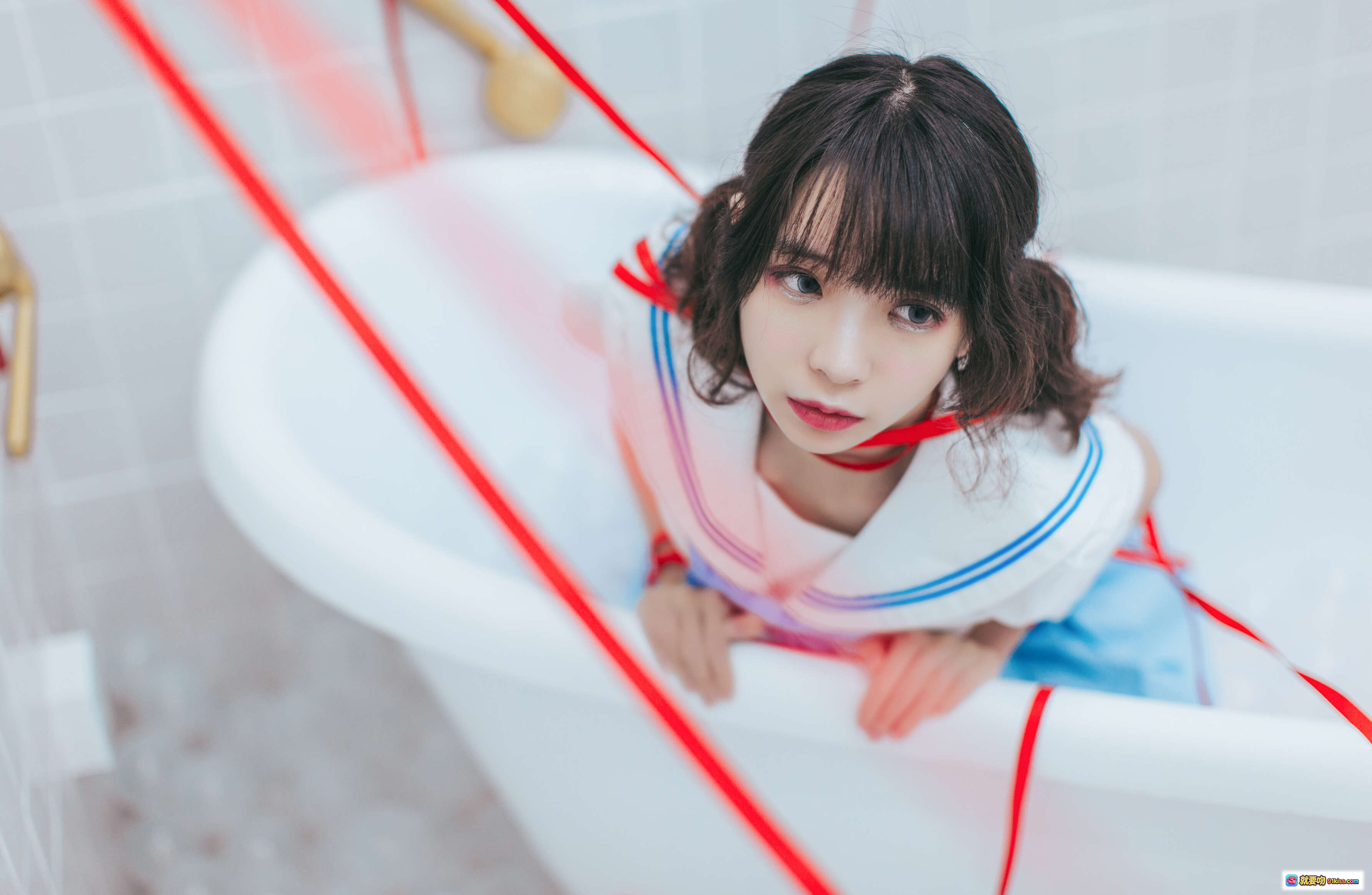 图片[4] - 疯猫ss NO.059 浴室JK写真 | 白色浴缸+红色丝带+蓝色领结+白色丝袜+泡泡浴+金色水龙头 | 21P高清图集 - 就要吻
