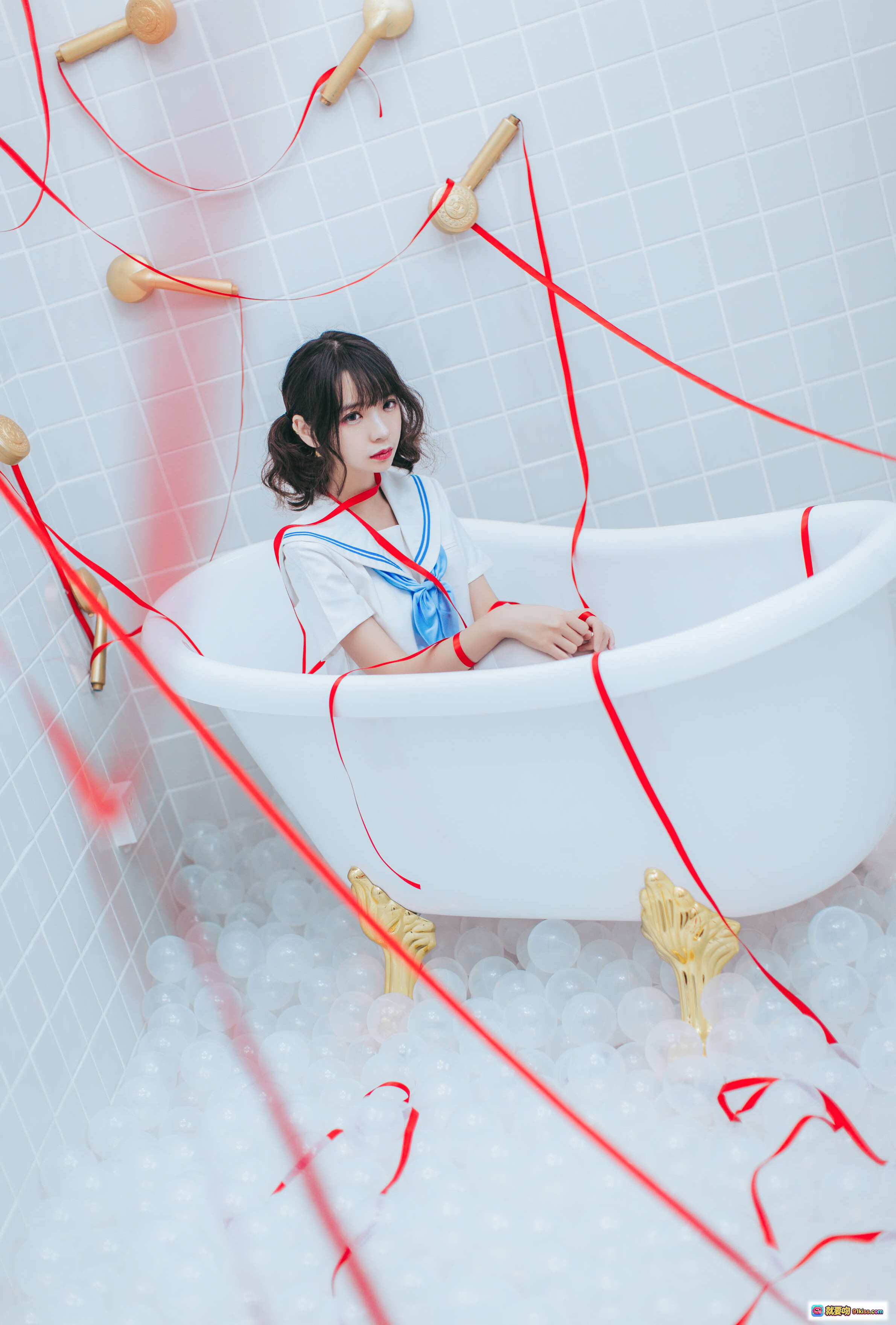 图片[3] - 疯猫ss NO.059 浴室JK写真 | 白色浴缸+红色丝带+蓝色领结+白色丝袜+泡泡浴+金色水龙头 | 21P高清图集 - 就要吻