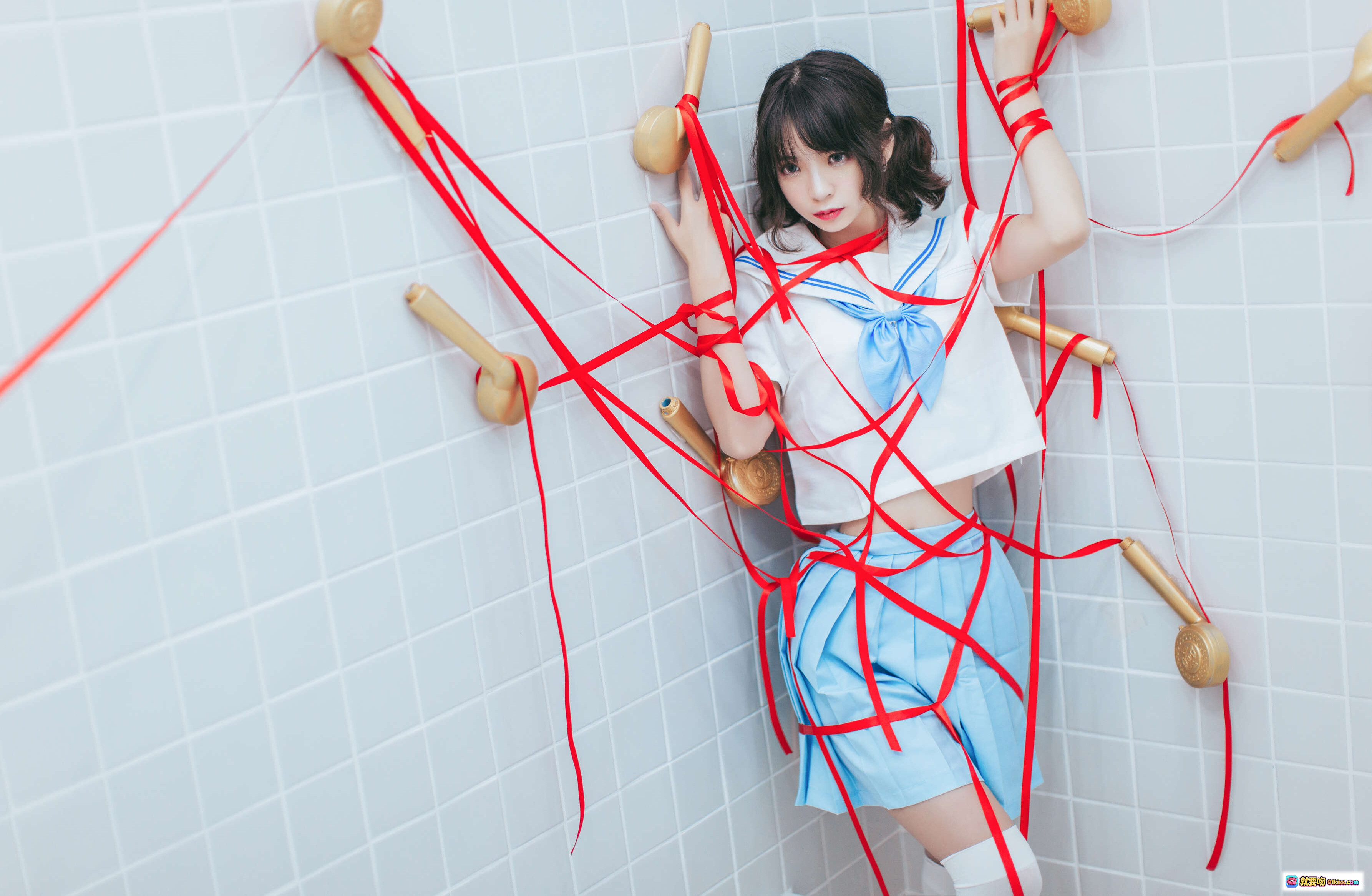 图片[10] - 疯猫ss NO.059 浴室JK写真 | 白色浴缸+红色丝带+蓝色领结+白色丝袜+泡泡浴+金色水龙头 | 21P高清图集 - 就要吻