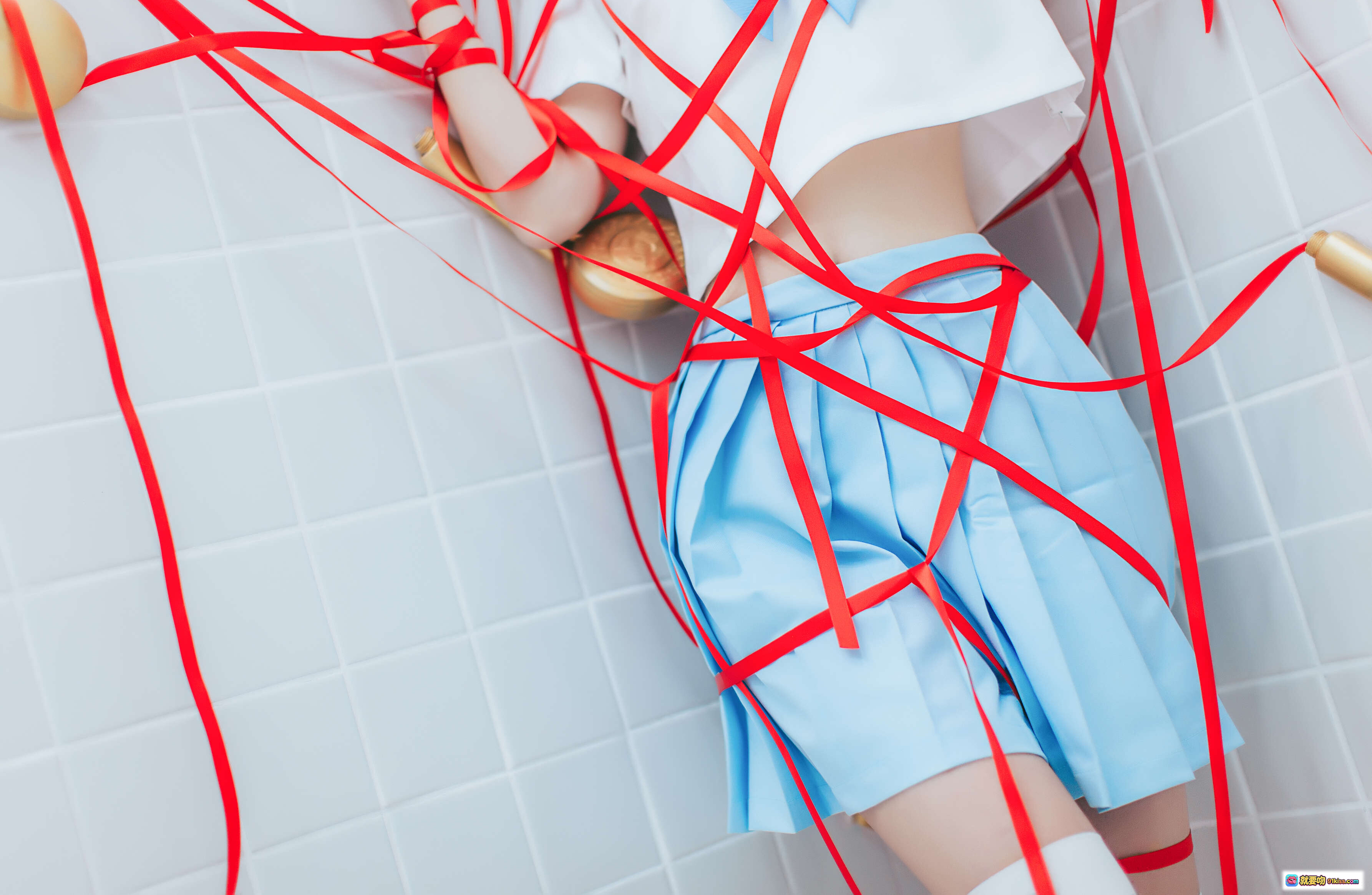 图片[7] - 疯猫ss NO.059 浴室JK写真 | 白色浴缸+红色丝带+蓝色领结+白色丝袜+泡泡浴+金色水龙头 | 21P高清图集 - 就要吻