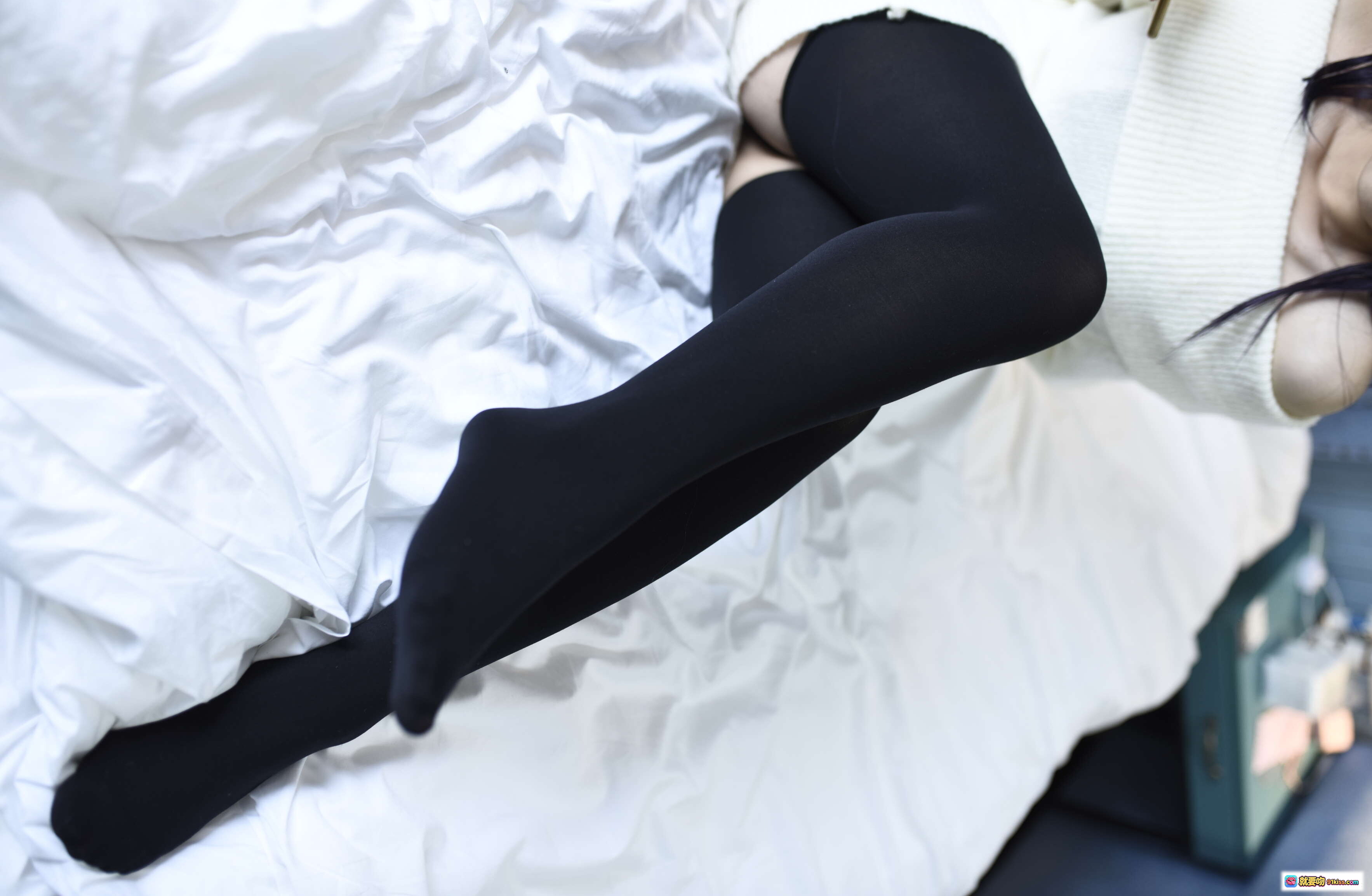 图片[3] - 九曲Jean NO.024 霞之丘诗羽居家常服写真 白毛衣黑丝紫发少女室内坐姿美图 45P高清摄影 - 就要吻