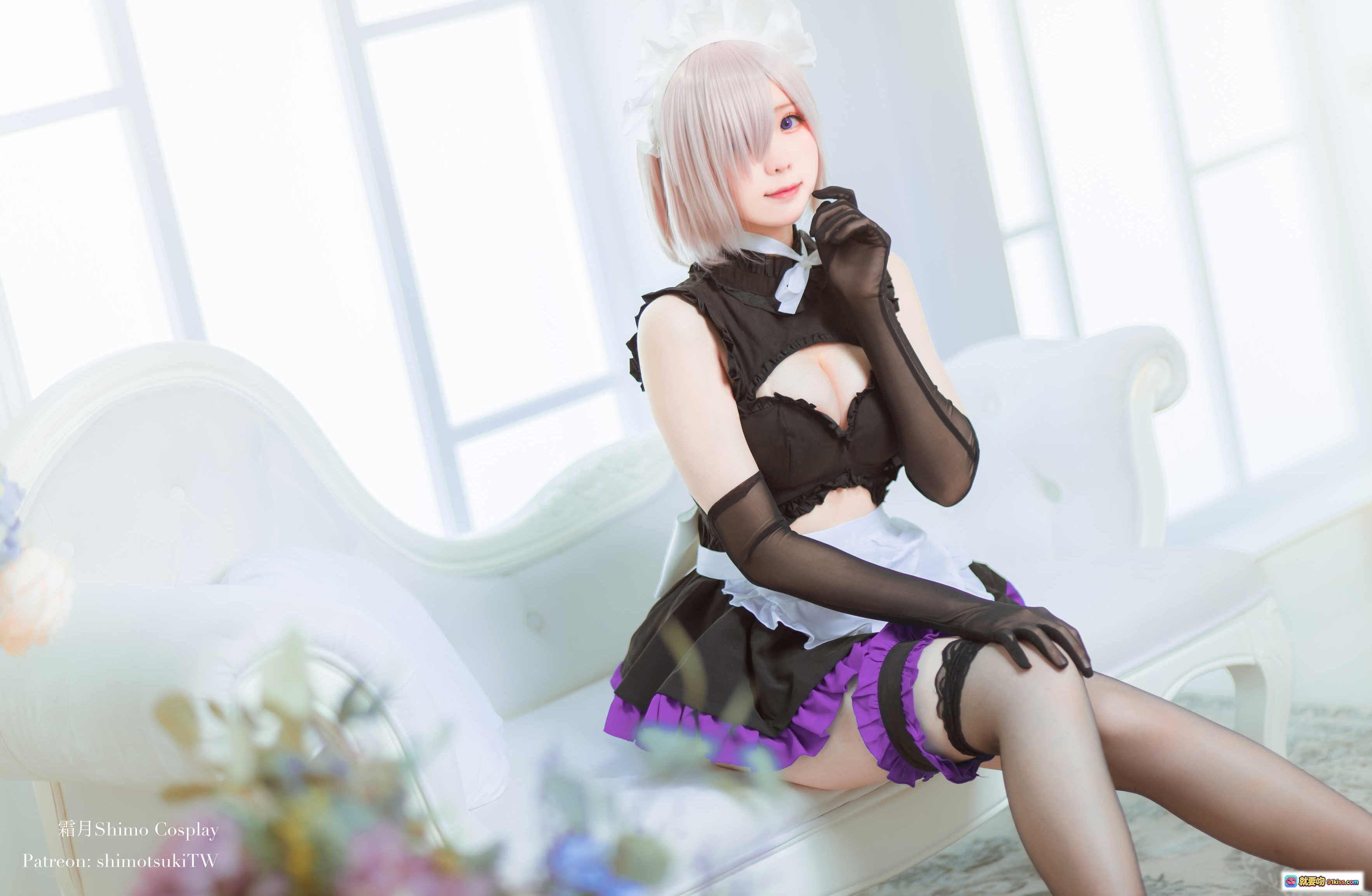 图片[3] - 霜月shimo NO.011 玛修女仆Cosplay写真｜黑紫蕾丝女仆装+长手套+白发造型+精致花饰背景 - 就要吻