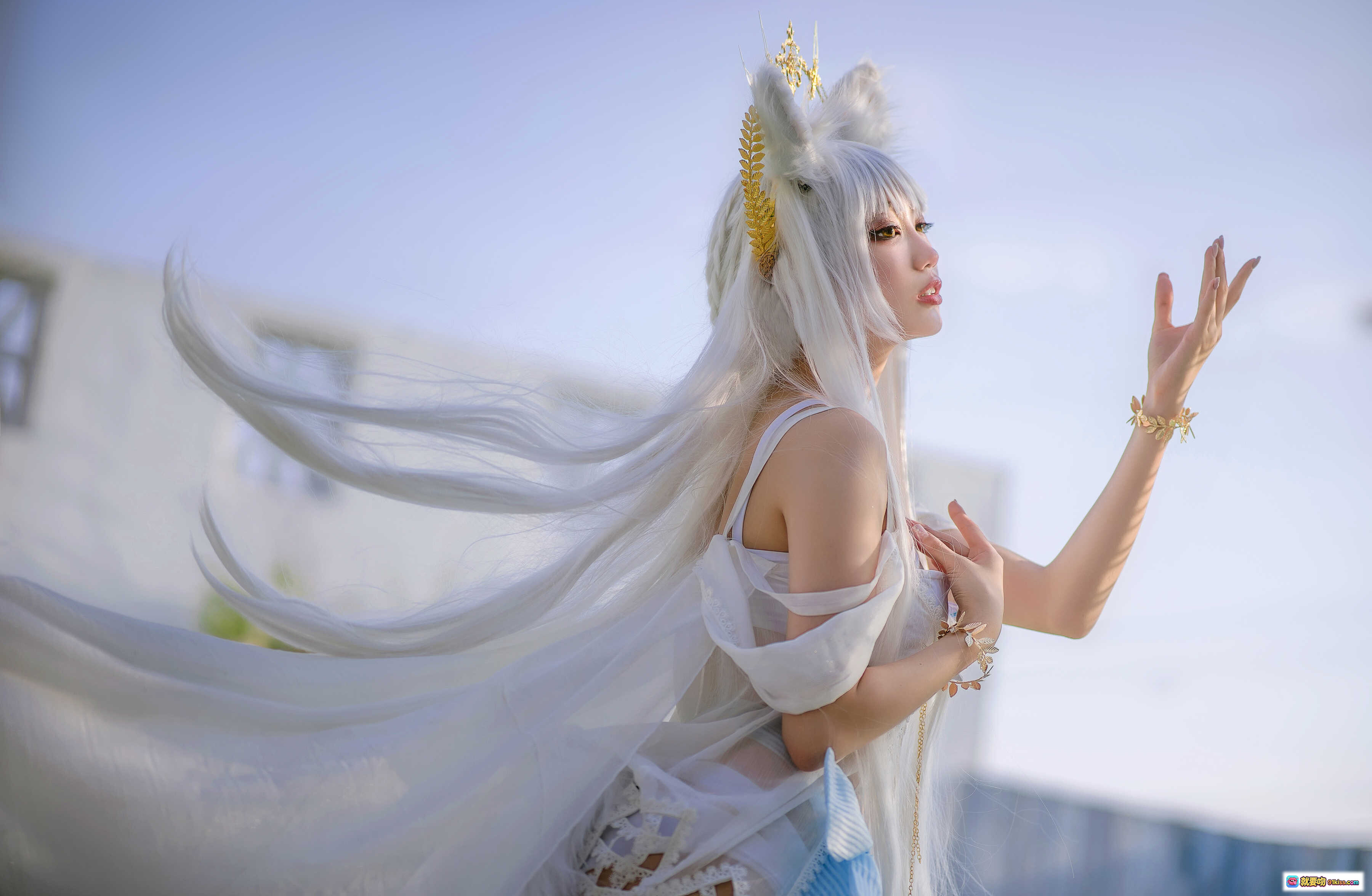 图片[2] - 周叽可爱兔兔NO.013白金泳装COS写真｜白色长发猫耳少女水边坐姿唯美摄影 - 就要吻