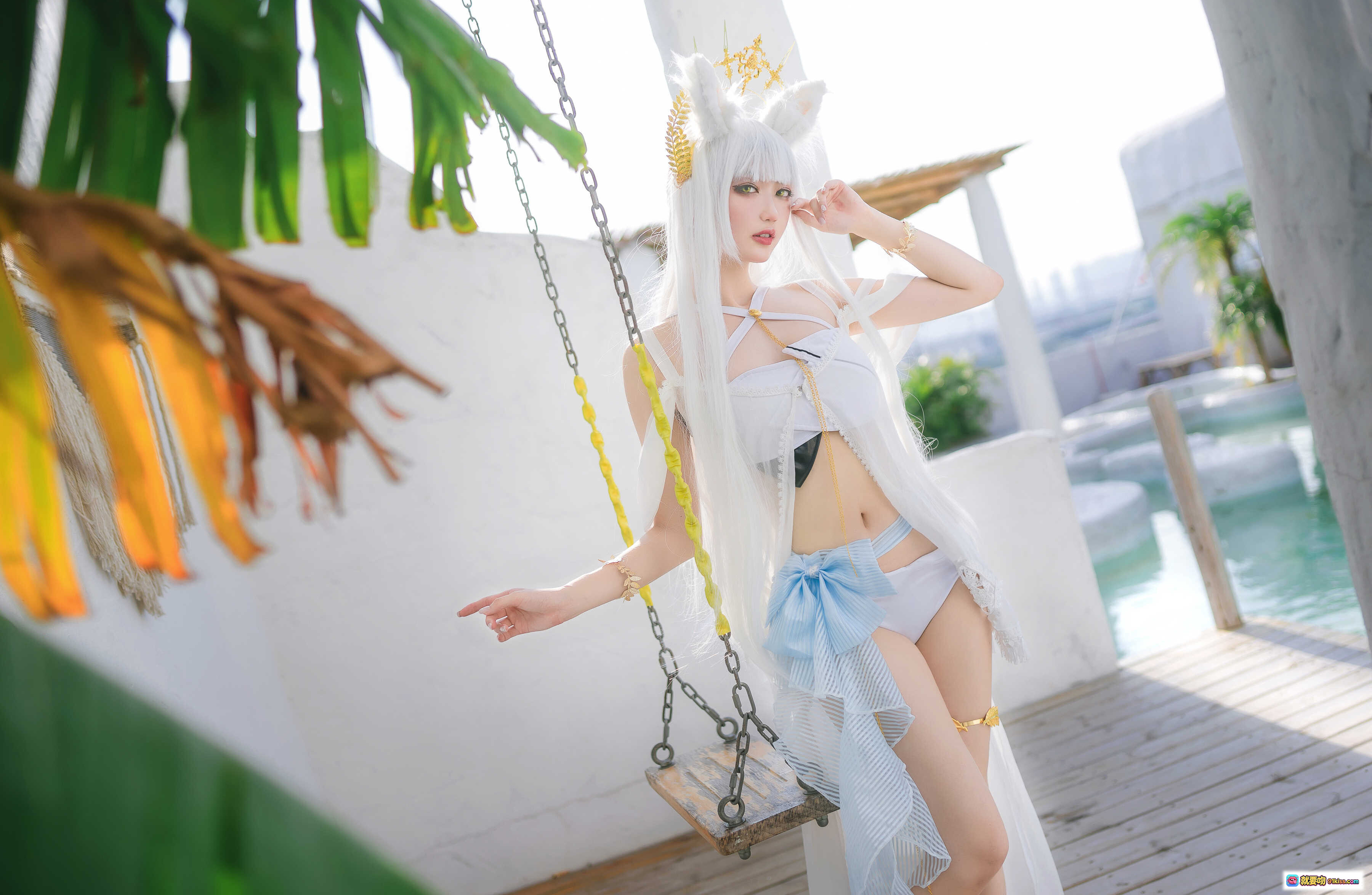 图片[8] - 周叽可爱兔兔NO.013白金泳装COS写真｜白色长发猫耳少女水边坐姿唯美摄影 - 就要吻