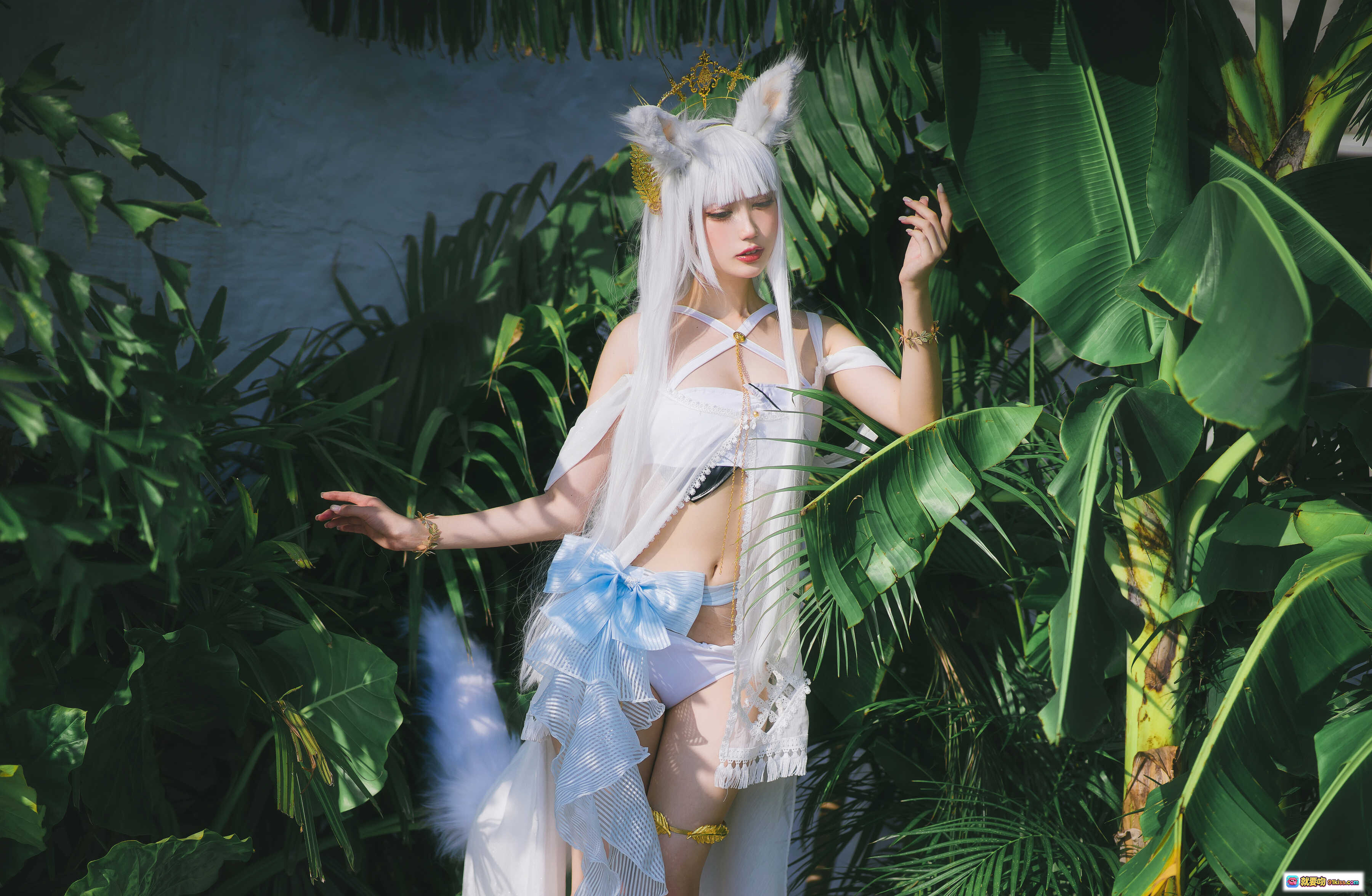 图片[6] - 周叽可爱兔兔NO.013白金泳装COS写真｜白色长发猫耳少女水边坐姿唯美摄影 - 就要吻