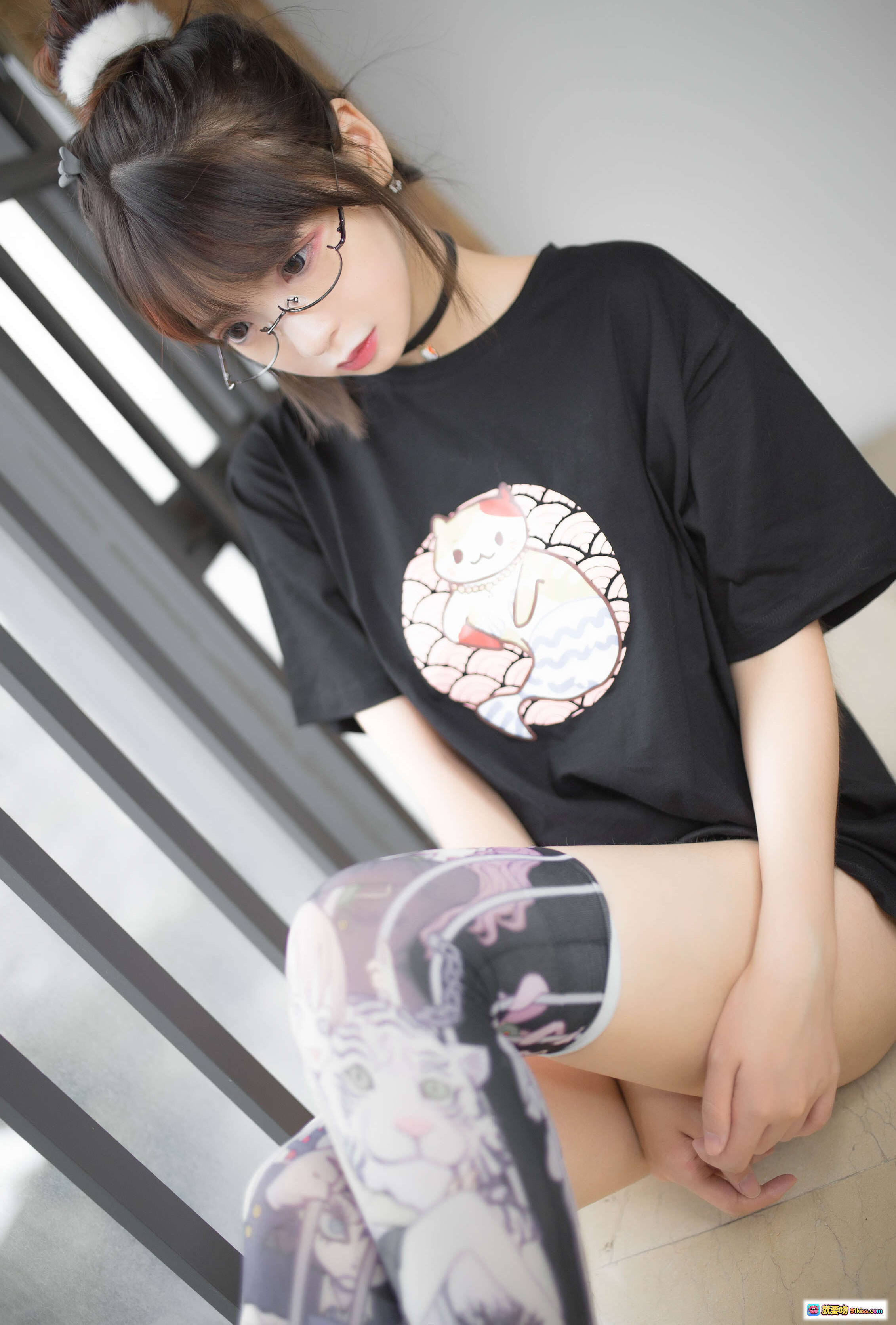 图片[6] - 疯猫ss NO.073 黑猫2 22P 80MB 眼镜少女黑T印花动漫丝袜写真美图 - 就要吻